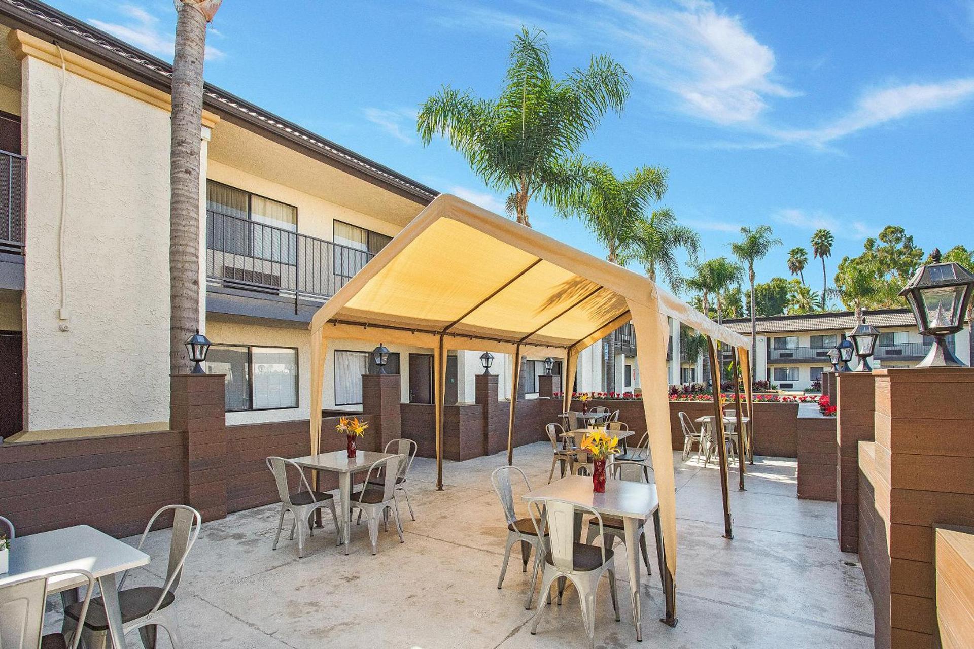 Stanford Inn & Suites Anaheim photo 10
