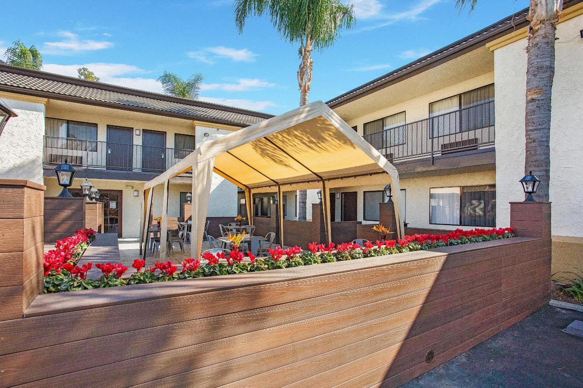 Stanford Inn & Suites Anaheim photo 11
