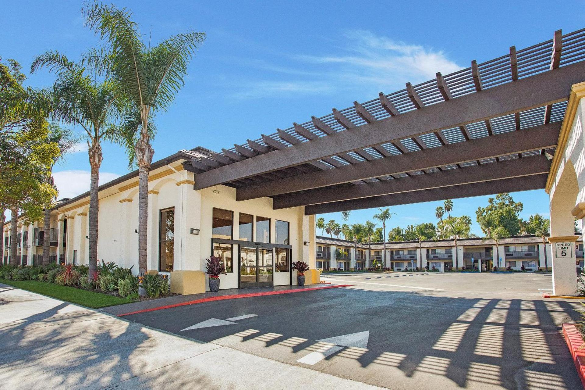 Stanford Inn & Suites Anaheim photo 5