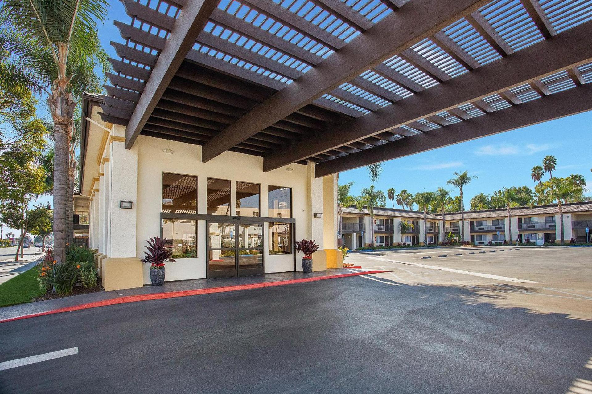 Stanford Inn & Suites Anaheim photo 6
