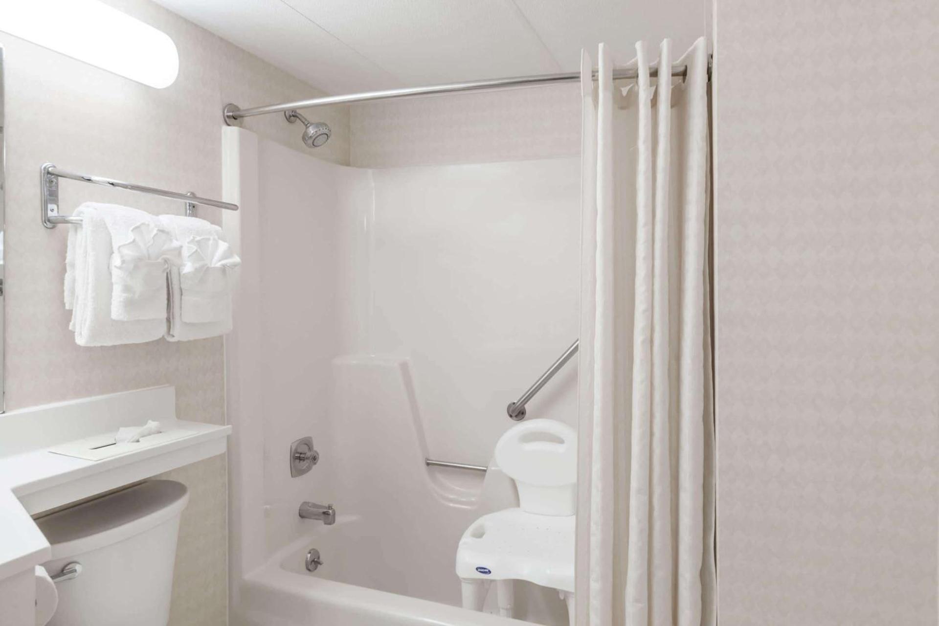 Travelodge Inn & Suites by Wyndham Albany photo 14