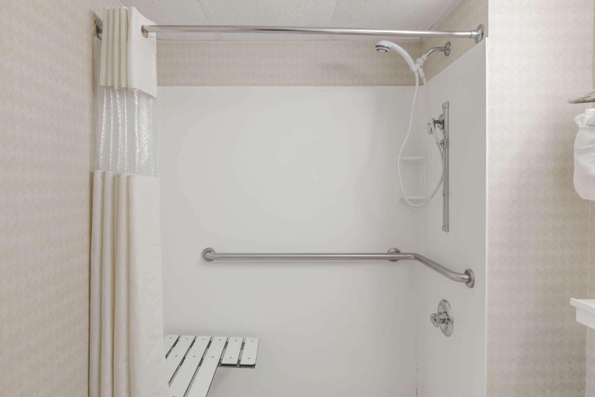Travelodge Inn & Suites by Wyndham Albany photo 15
