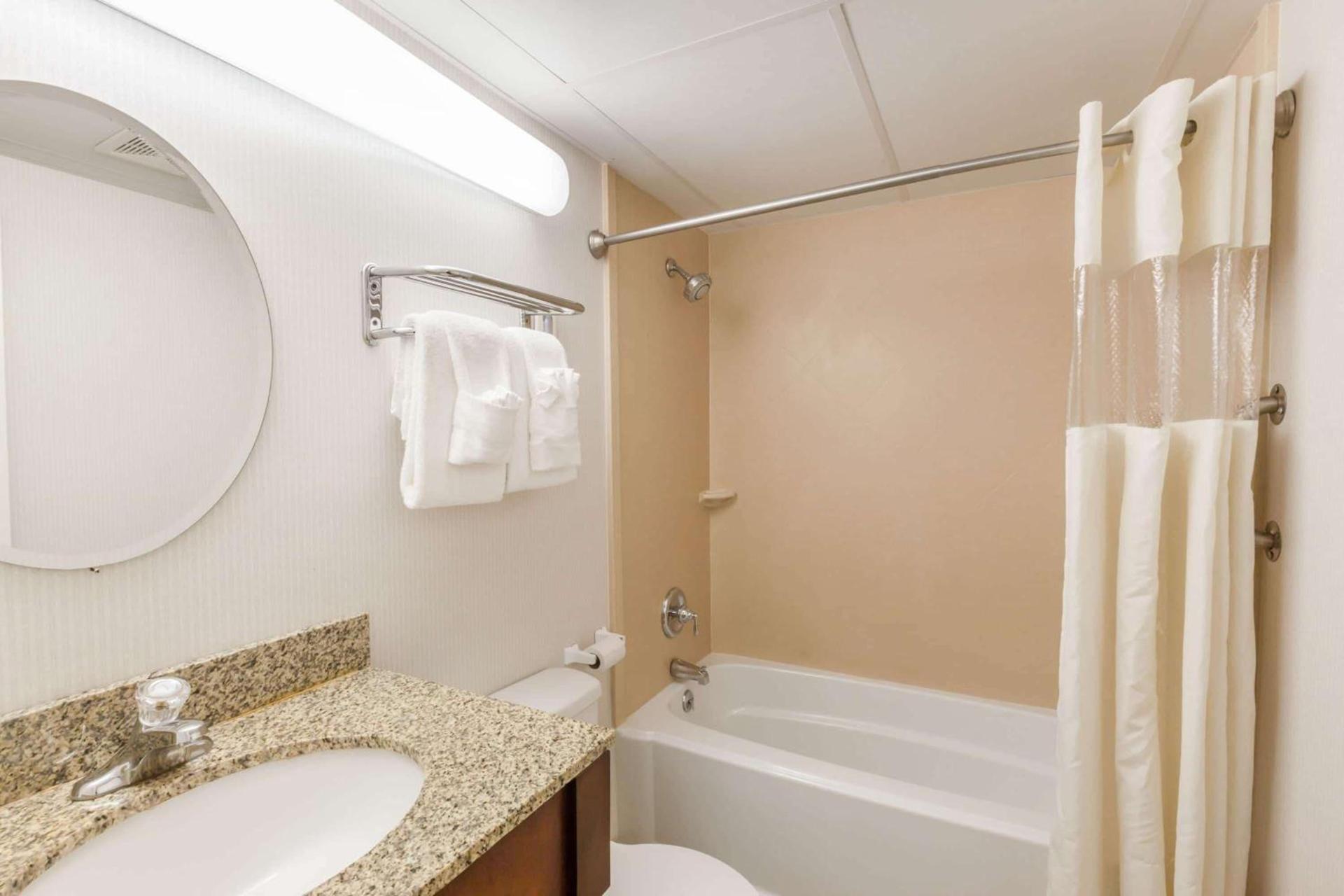 Travelodge Inn & Suites by Wyndham Albany photo 13