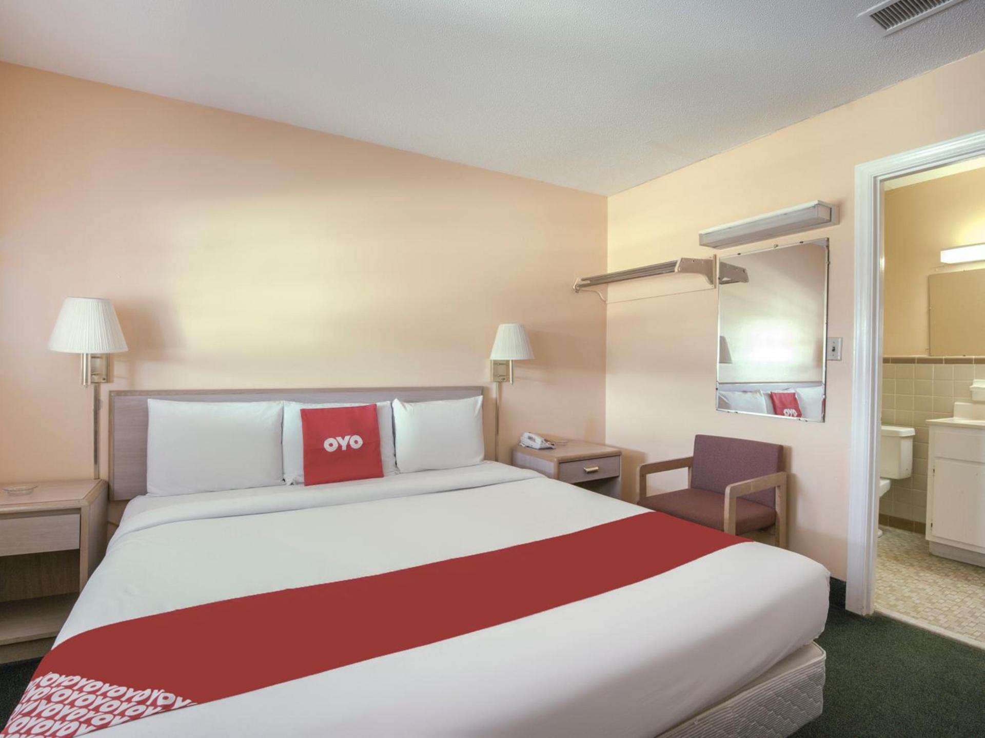 OYO Hotel Durham West Hills photo 26
