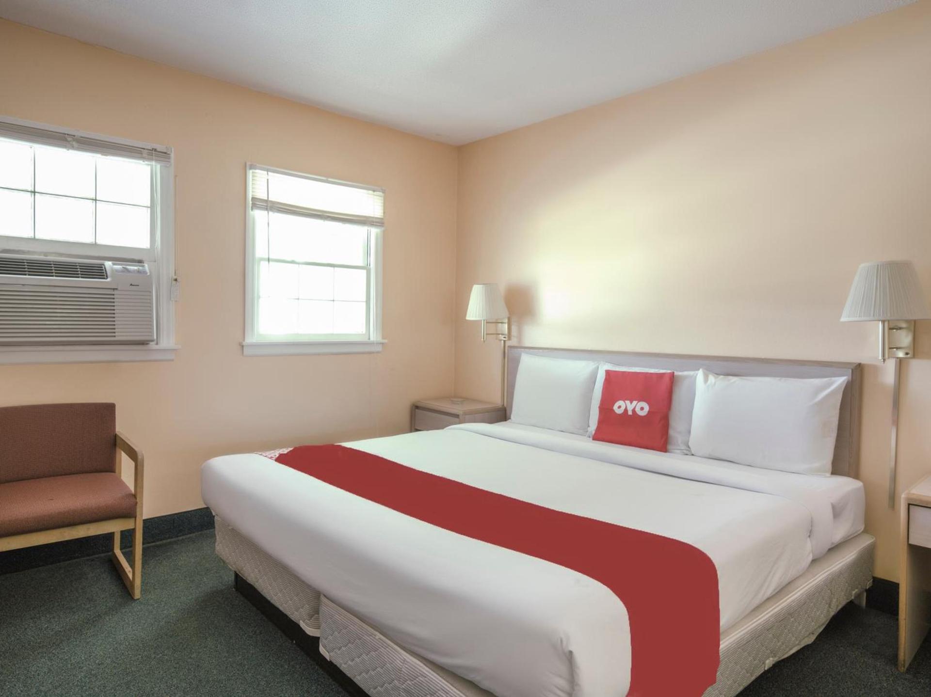 OYO Hotel Durham West Hills photo 12