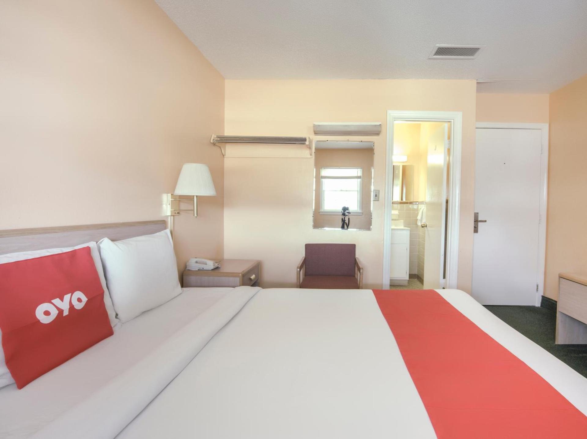 OYO Hotel Durham West Hills photo 20