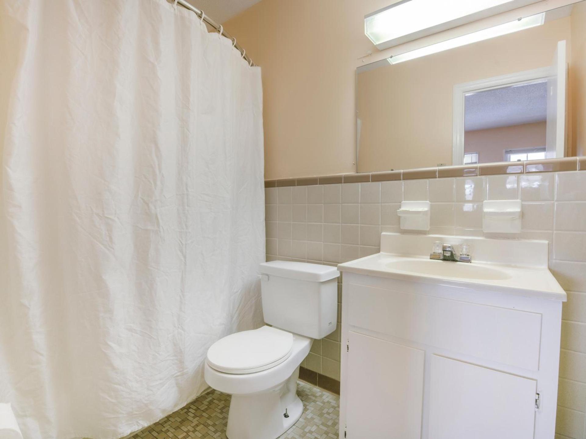 OYO Hotel Durham West Hills photo 41