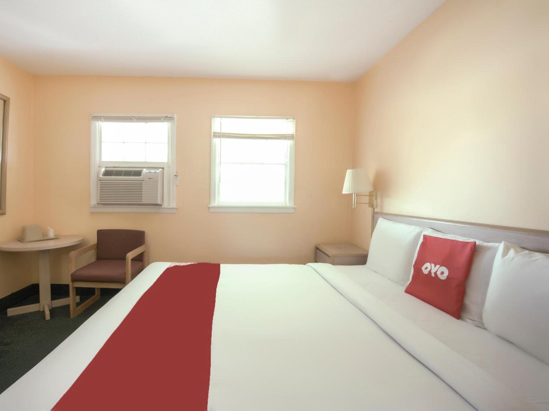 OYO Hotel Durham West Hills photo 14