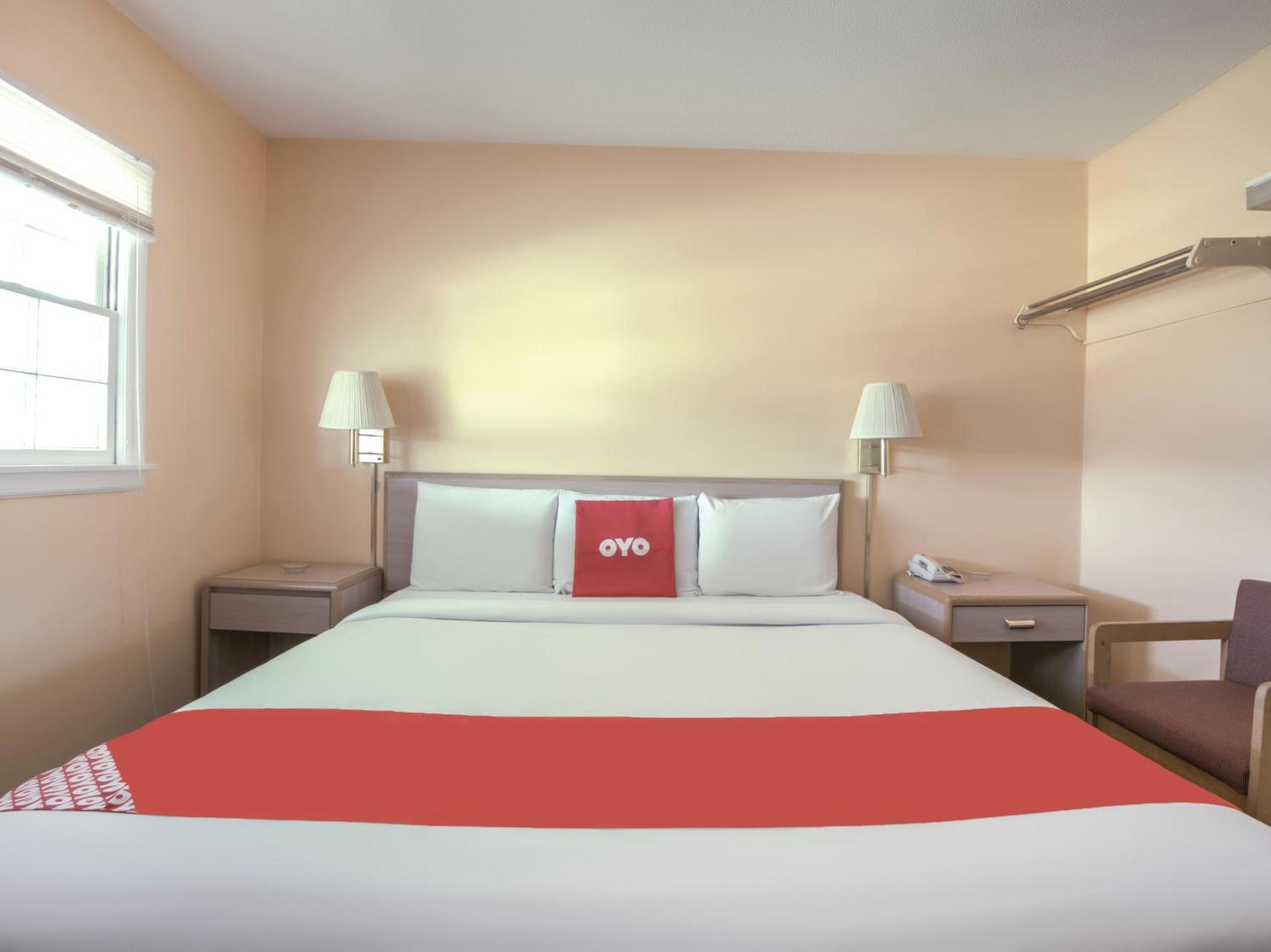 OYO Hotel Durham West Hills photo 19