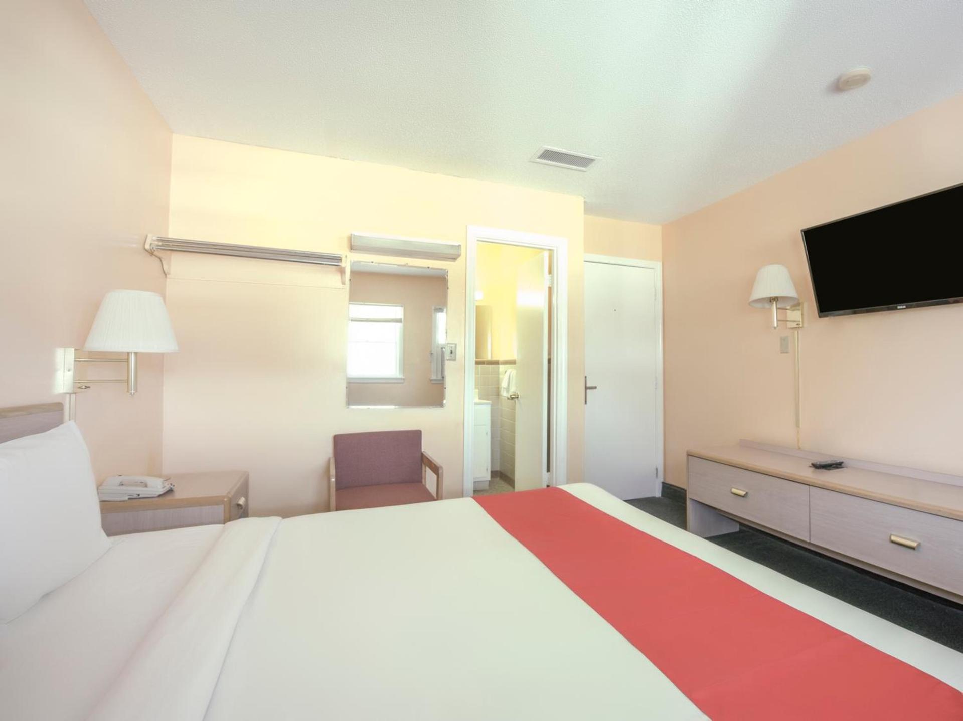 OYO Hotel Durham West Hills photo 23
