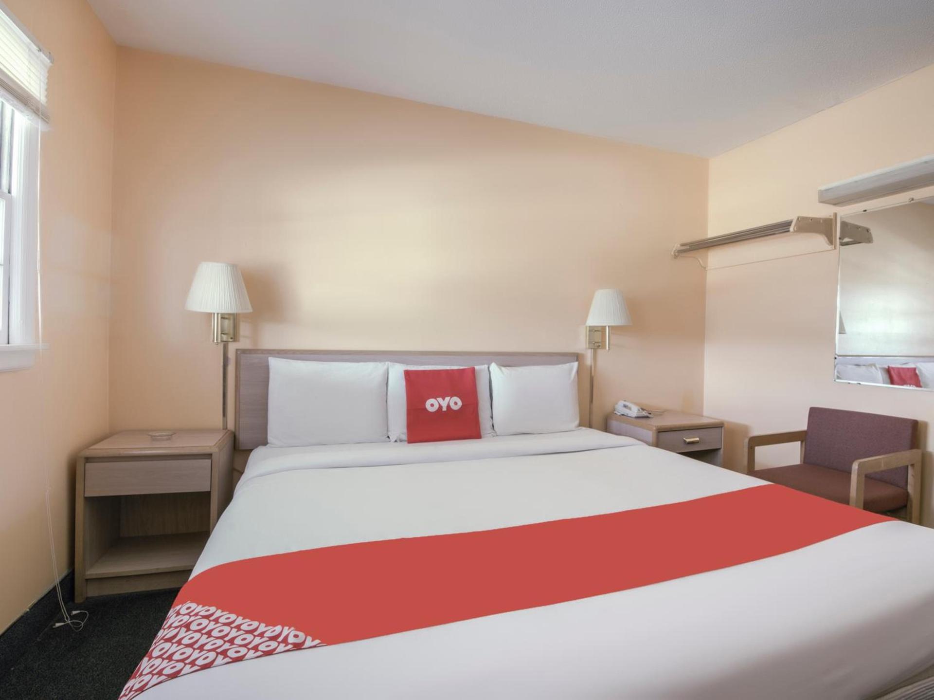 OYO Hotel Durham West Hills photo 13
