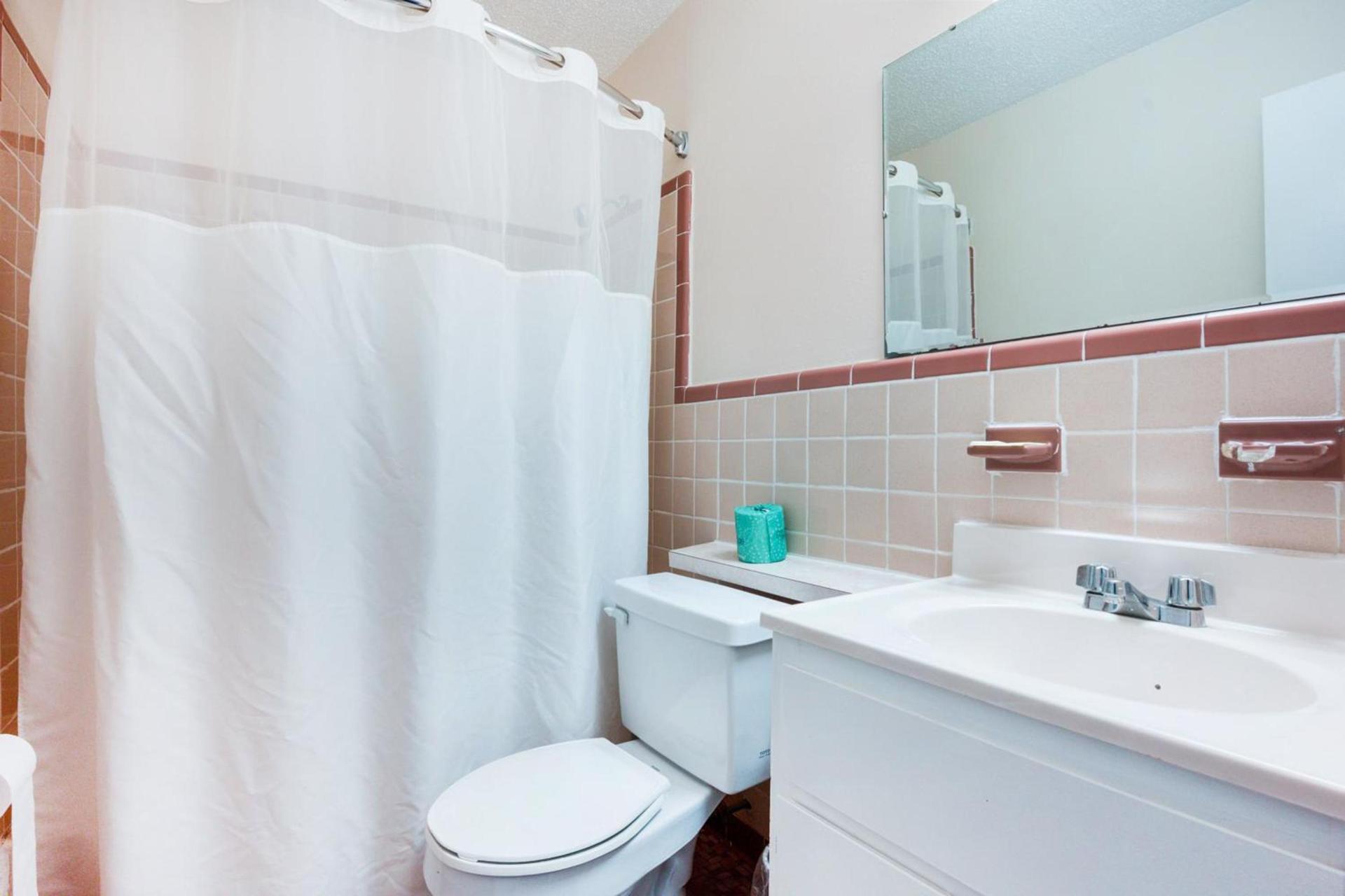 OYO Hotel Durham West Hills photo 42