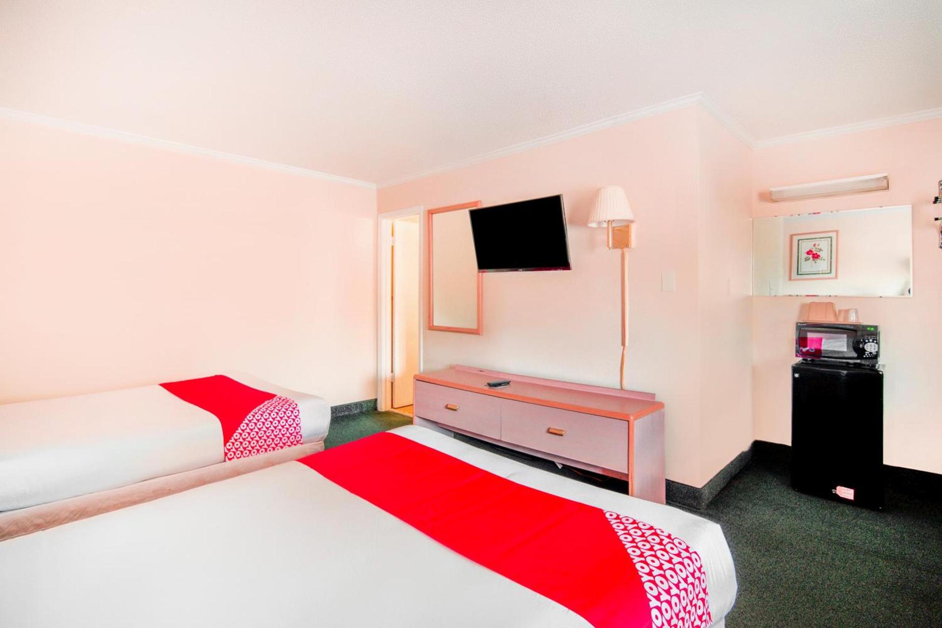OYO Hotel Durham West Hills photo 37