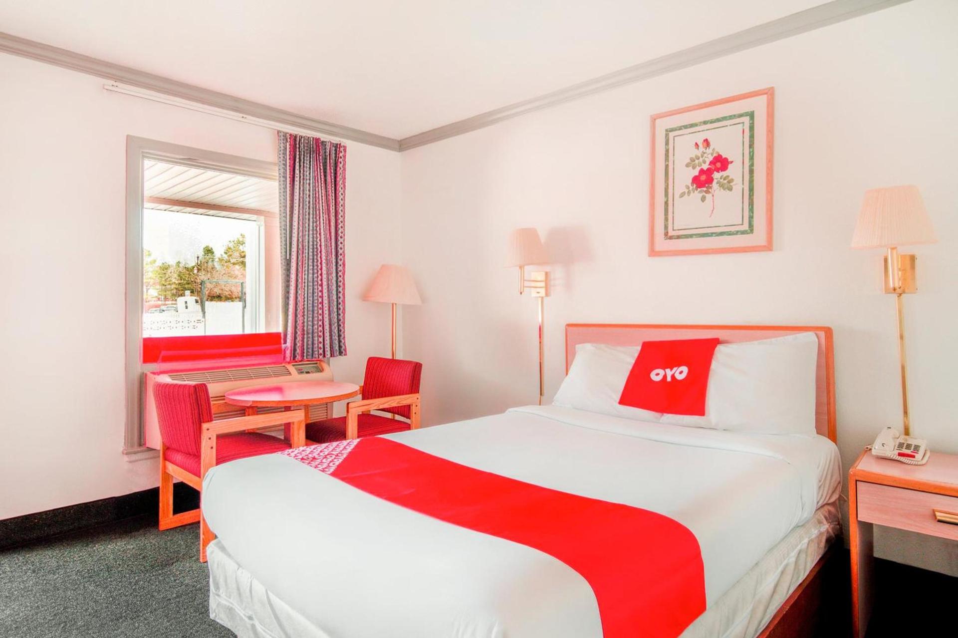 OYO Hotel Durham West Hills photo 10
