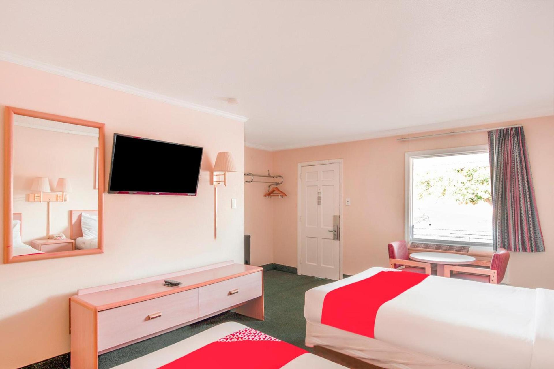OYO Hotel Durham West Hills photo 36