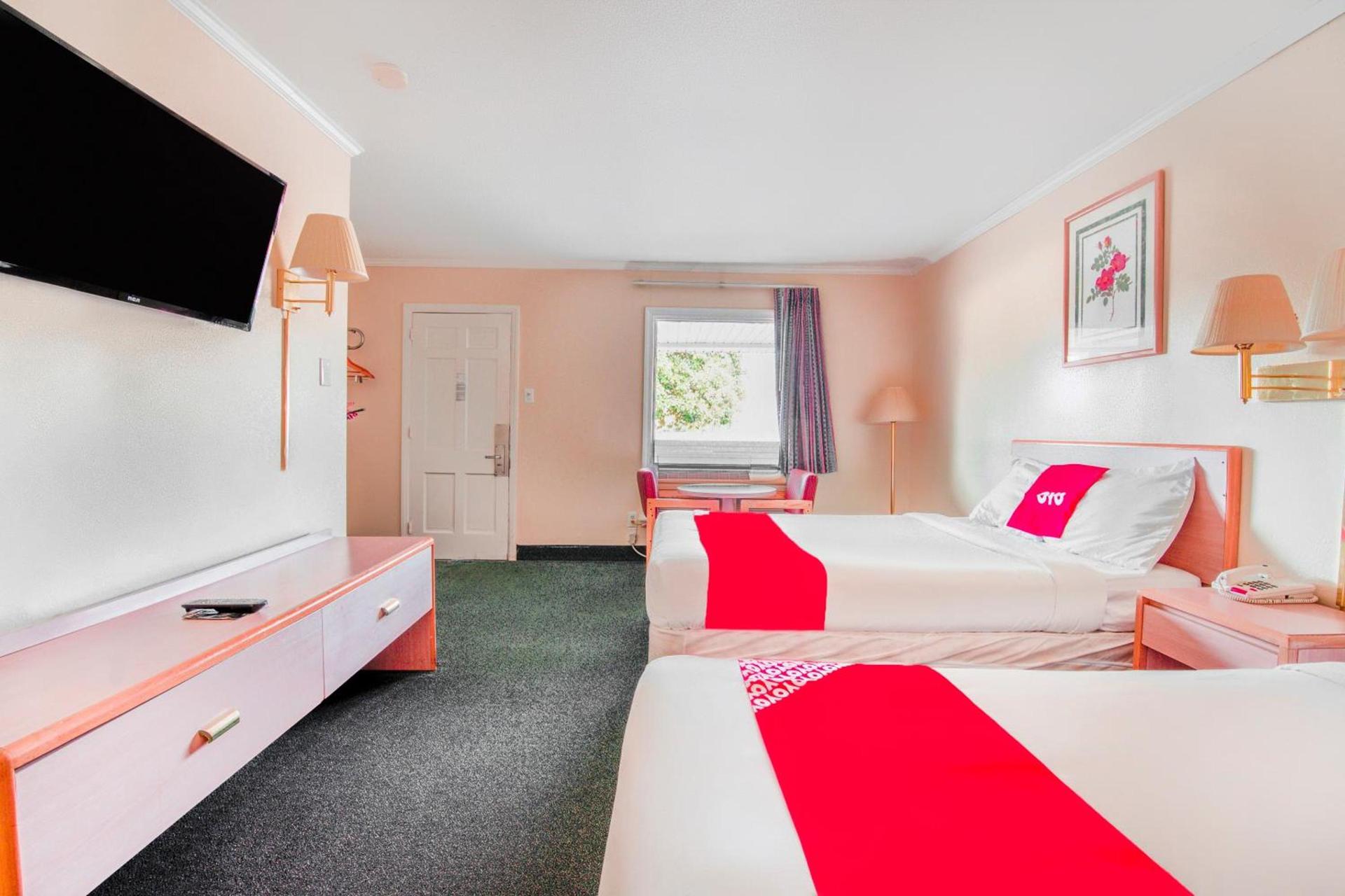 OYO Hotel Durham West Hills photo 38