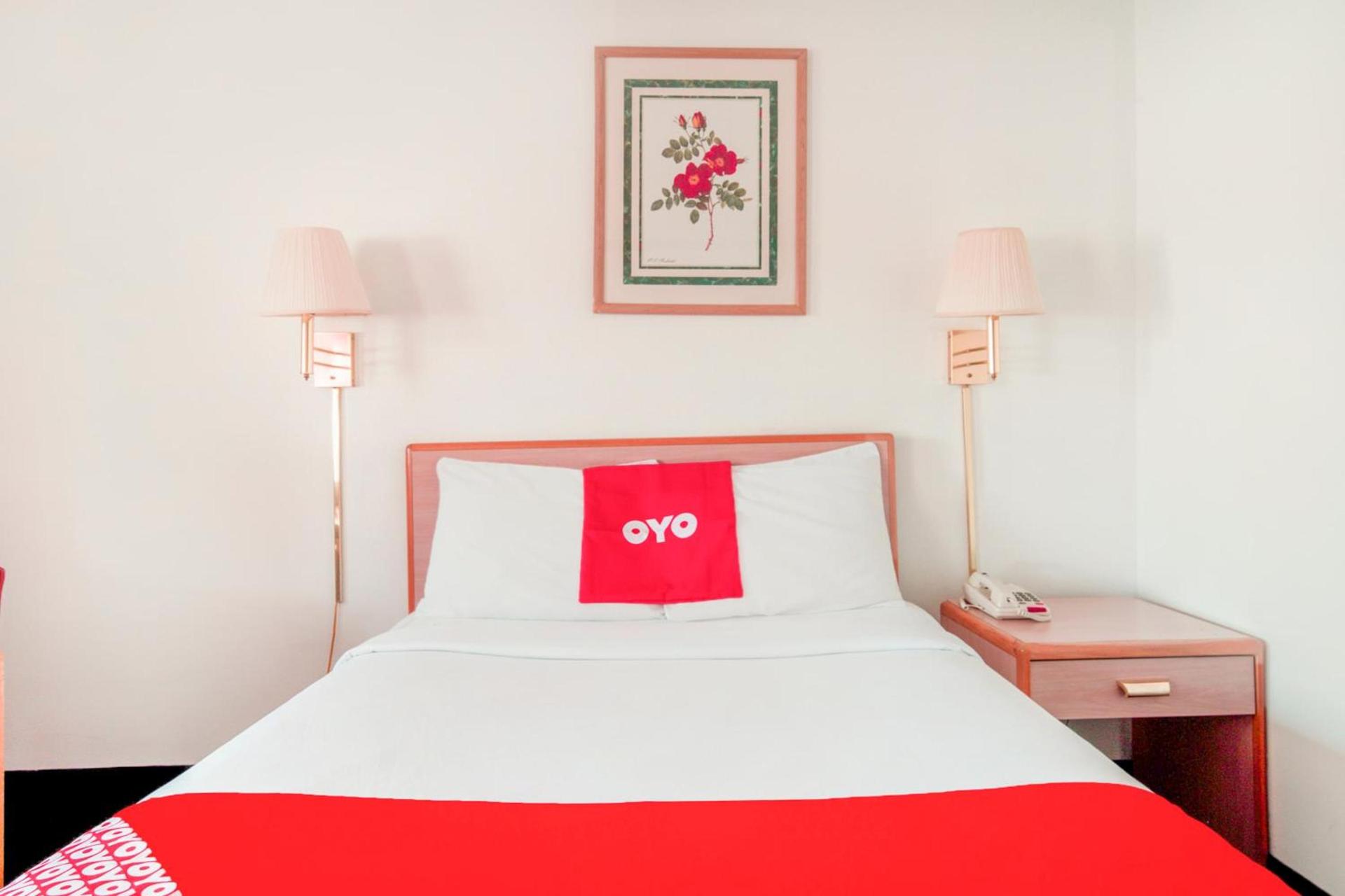 OYO Hotel Durham West Hills photo 17