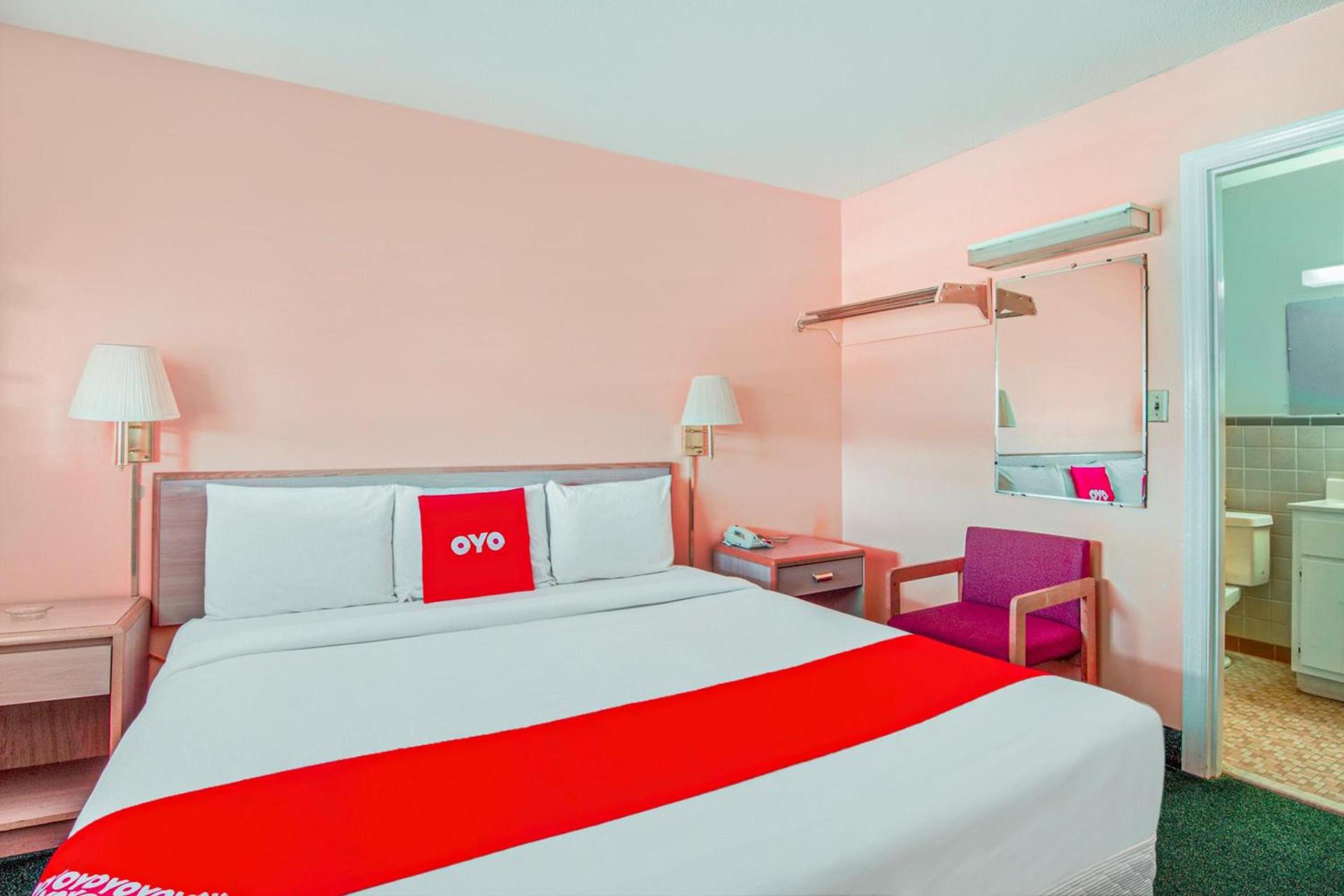 OYO Hotel Durham West Hills photo 15