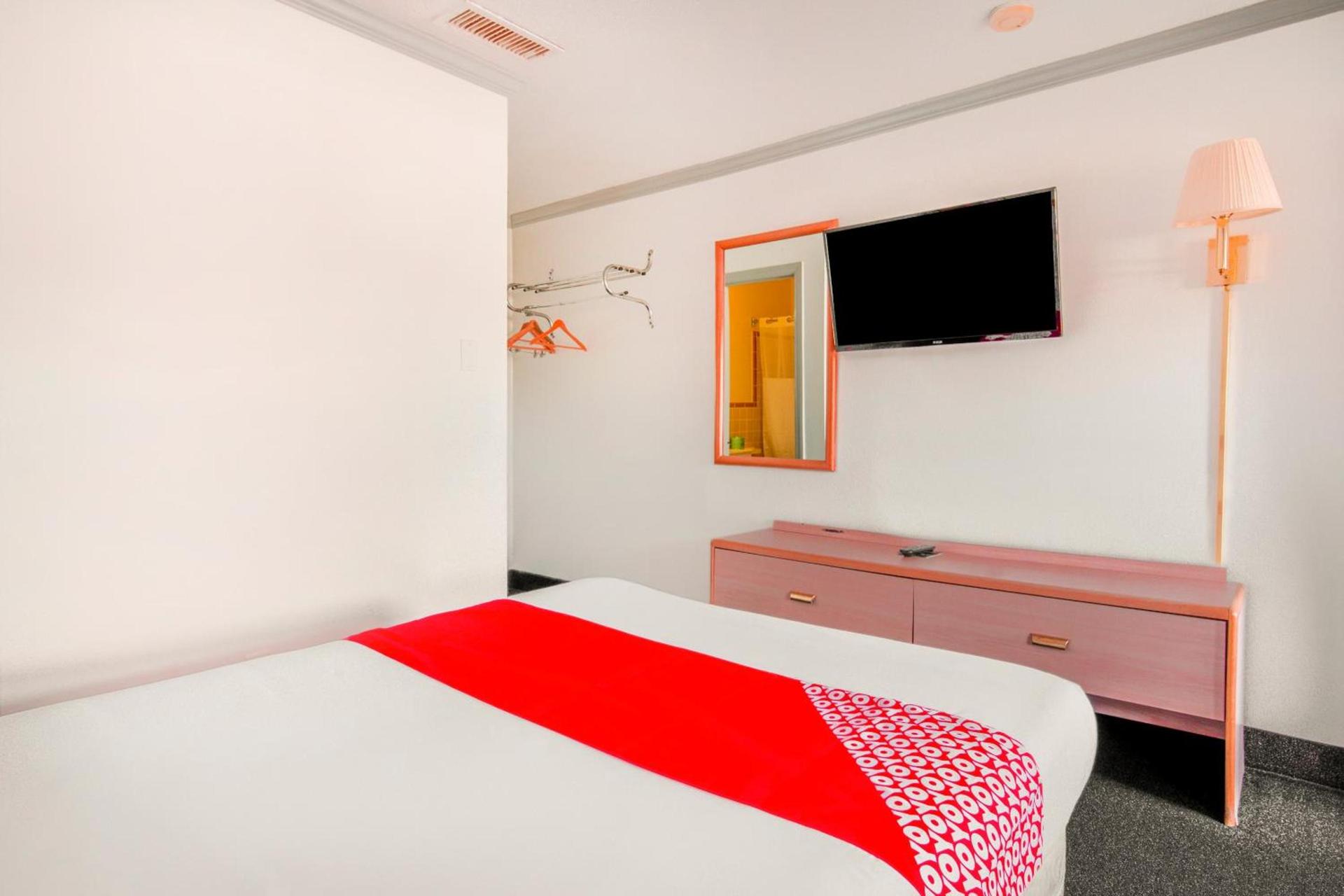 OYO Hotel Durham West Hills photo 16