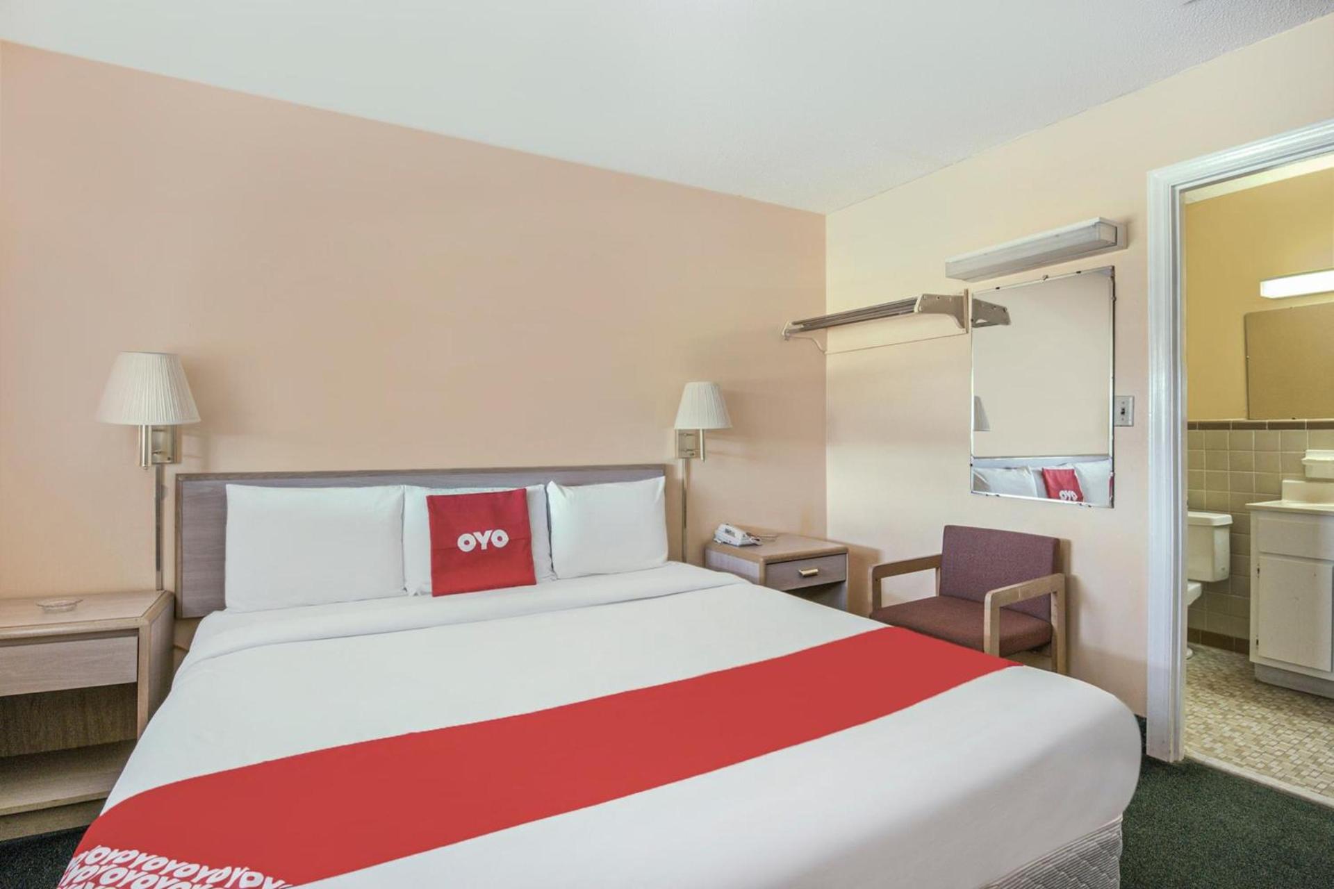 OYO Hotel Durham West Hills photo 22