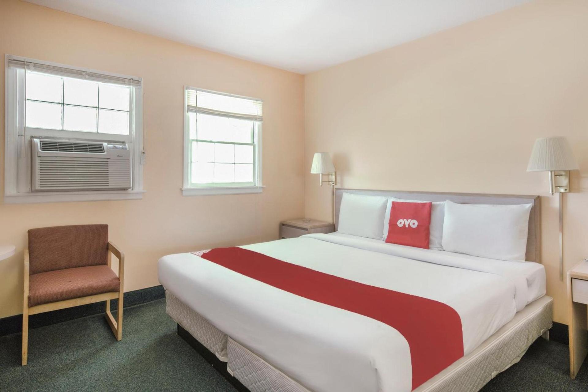 OYO Hotel Durham West Hills photo 27