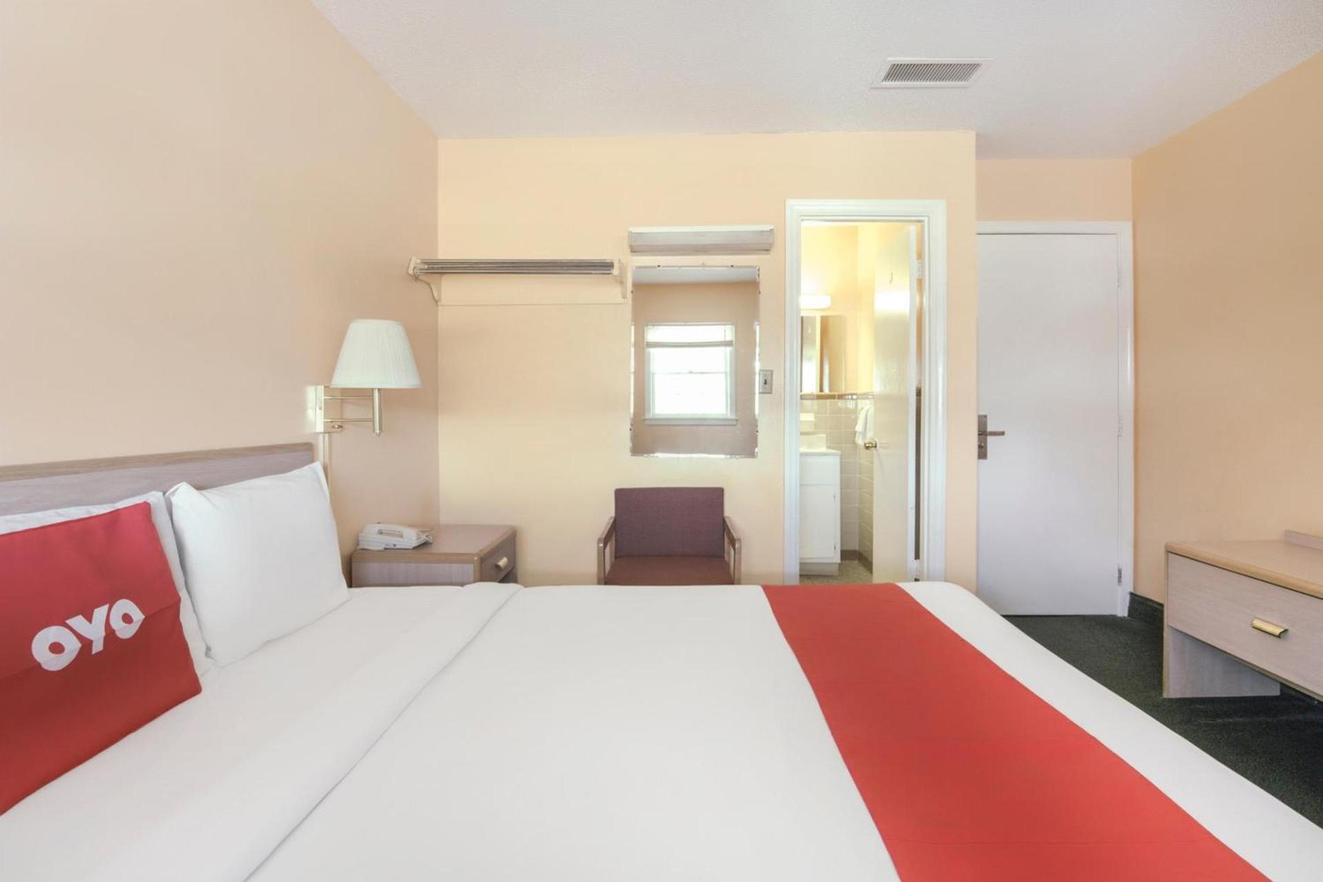 OYO Hotel Durham West Hills photo 25