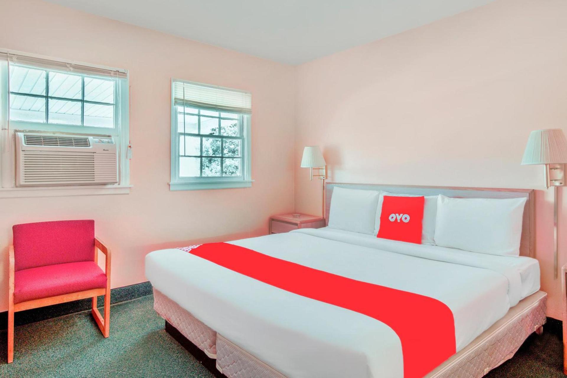 OYO Hotel Durham West Hills photo 11