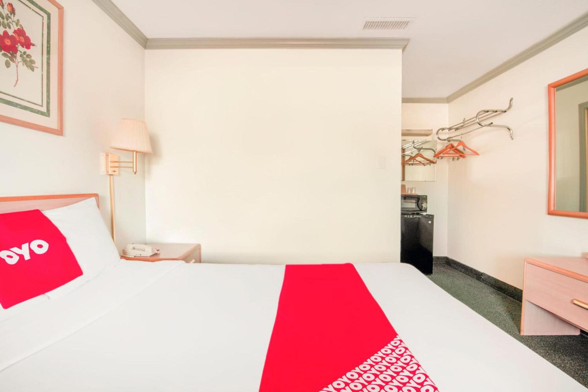OYO Hotel Durham West Hills photo 24