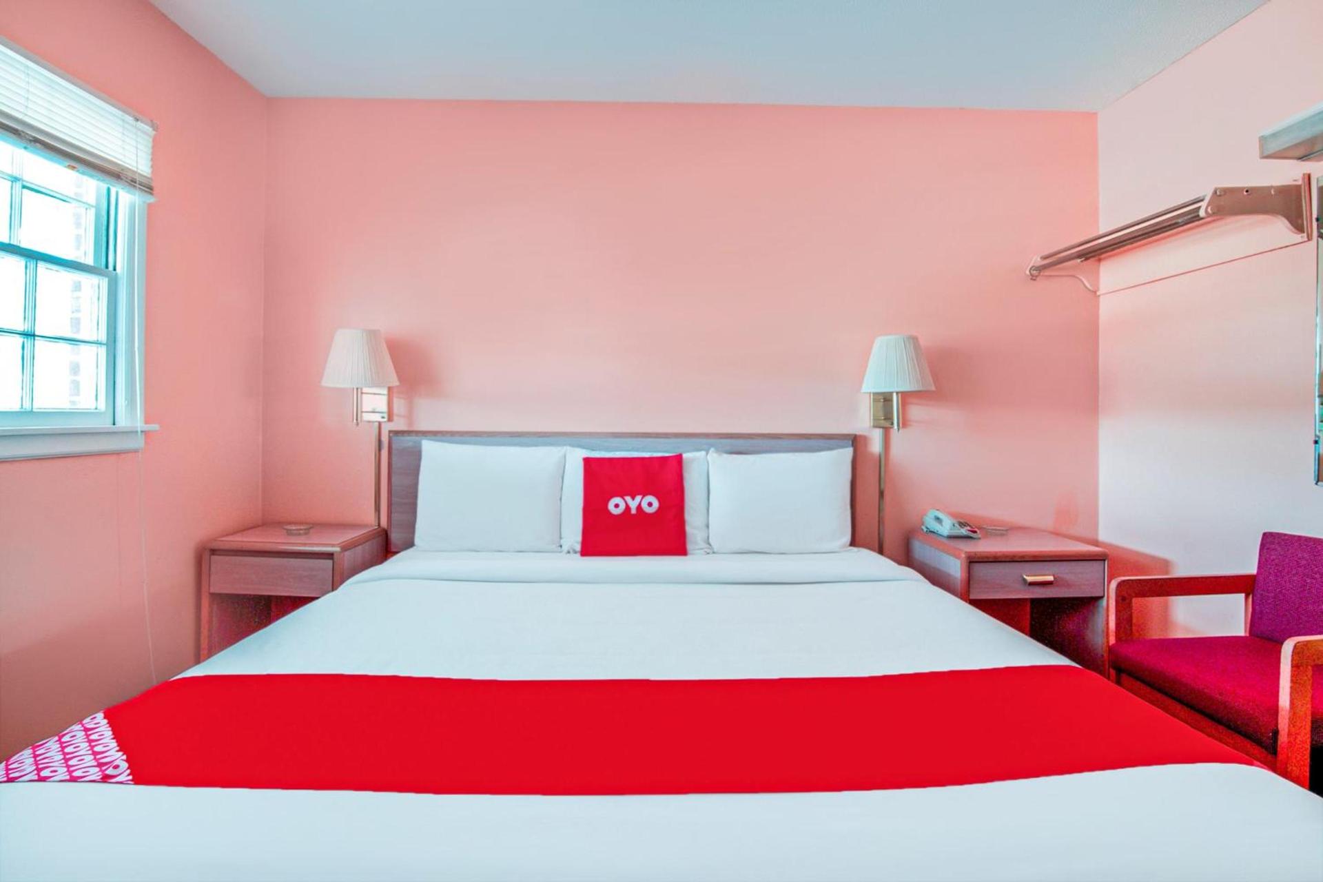 OYO Hotel Durham West Hills photo 9