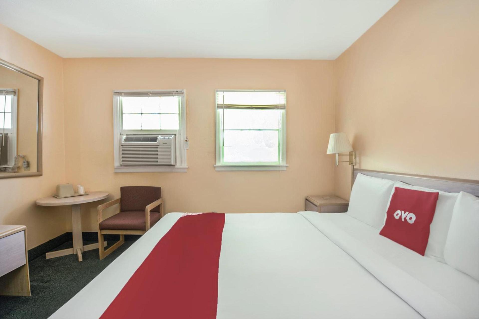 OYO Hotel Durham West Hills photo 29