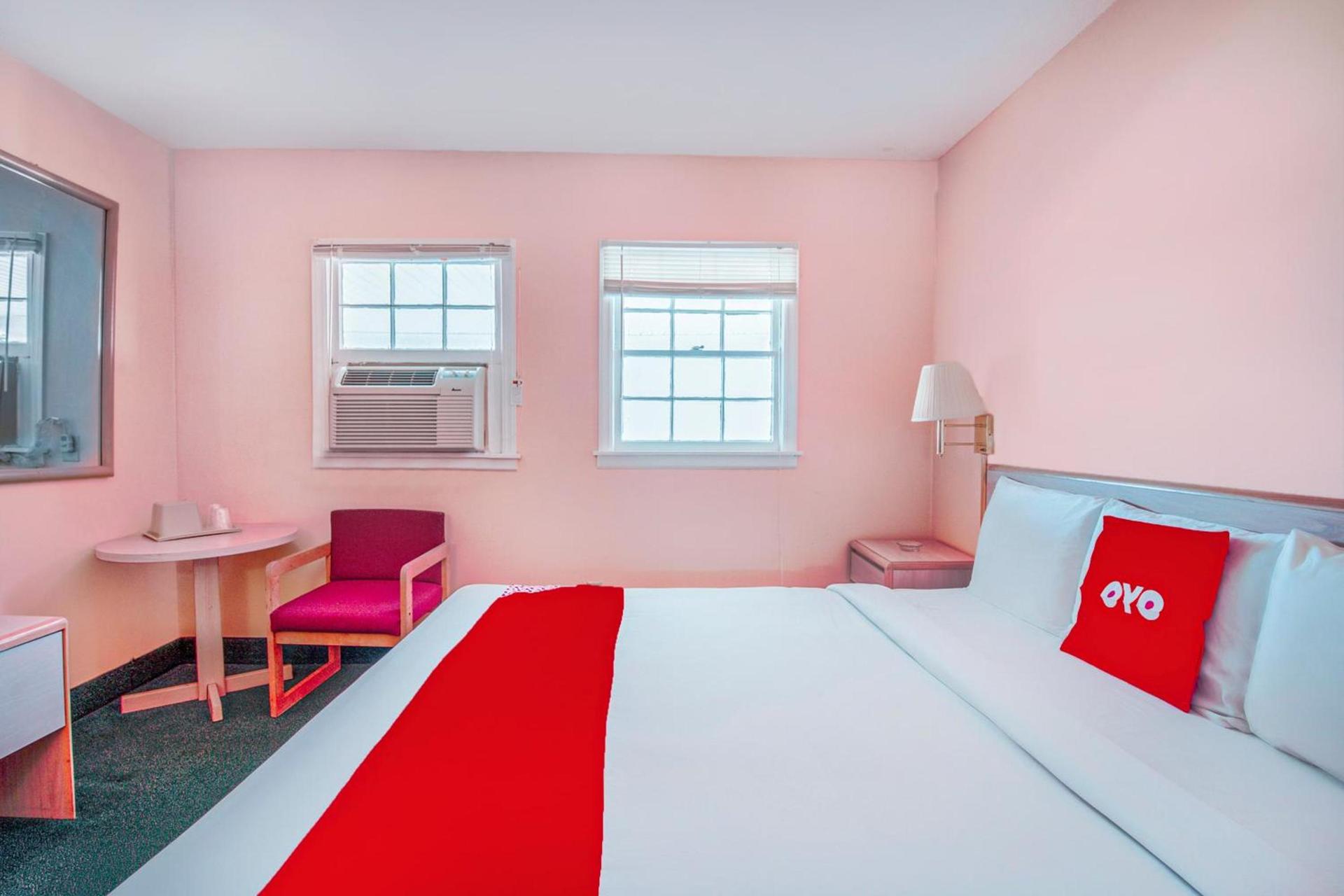 OYO Hotel Durham West Hills photo 18