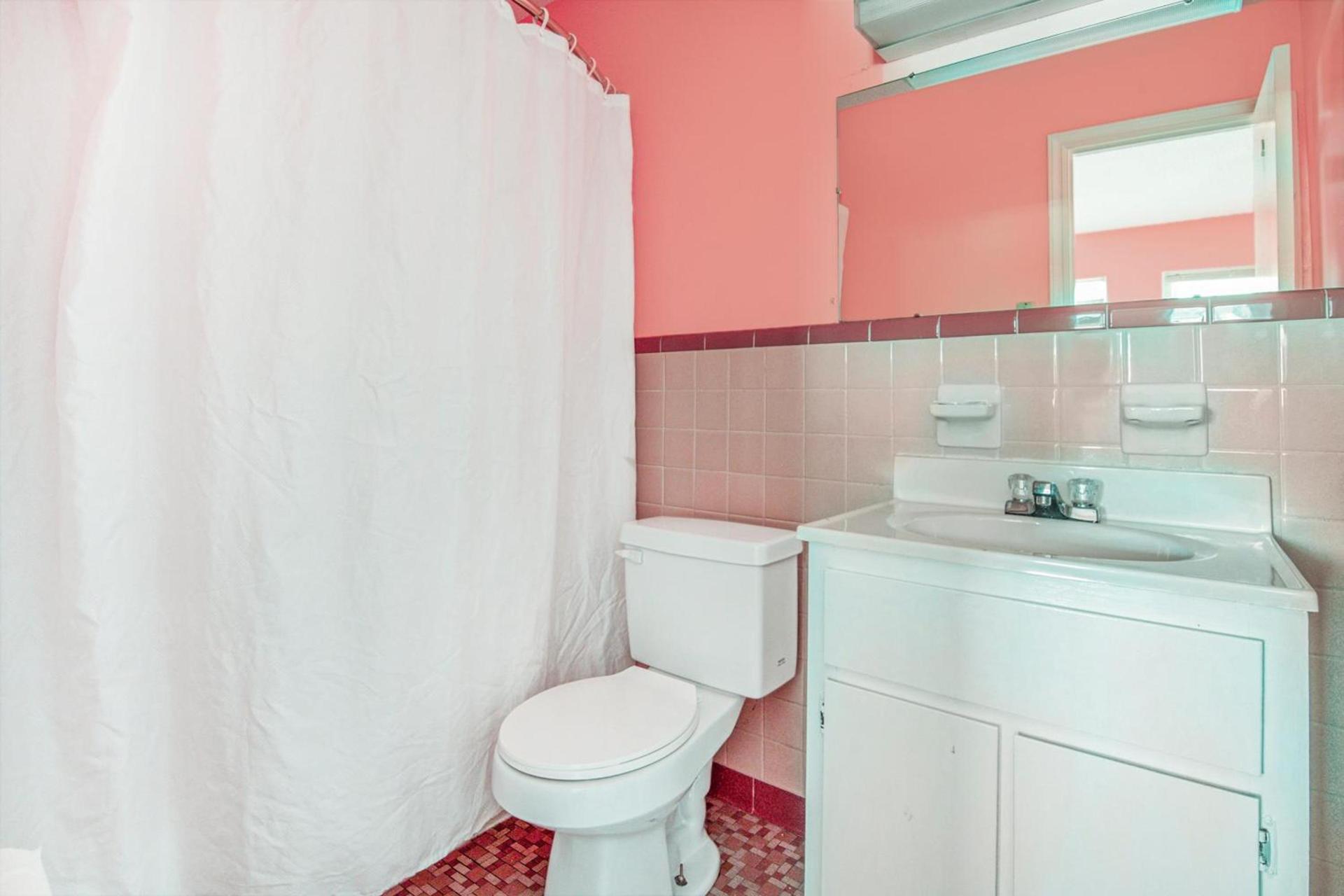 OYO Hotel Durham West Hills photo 32