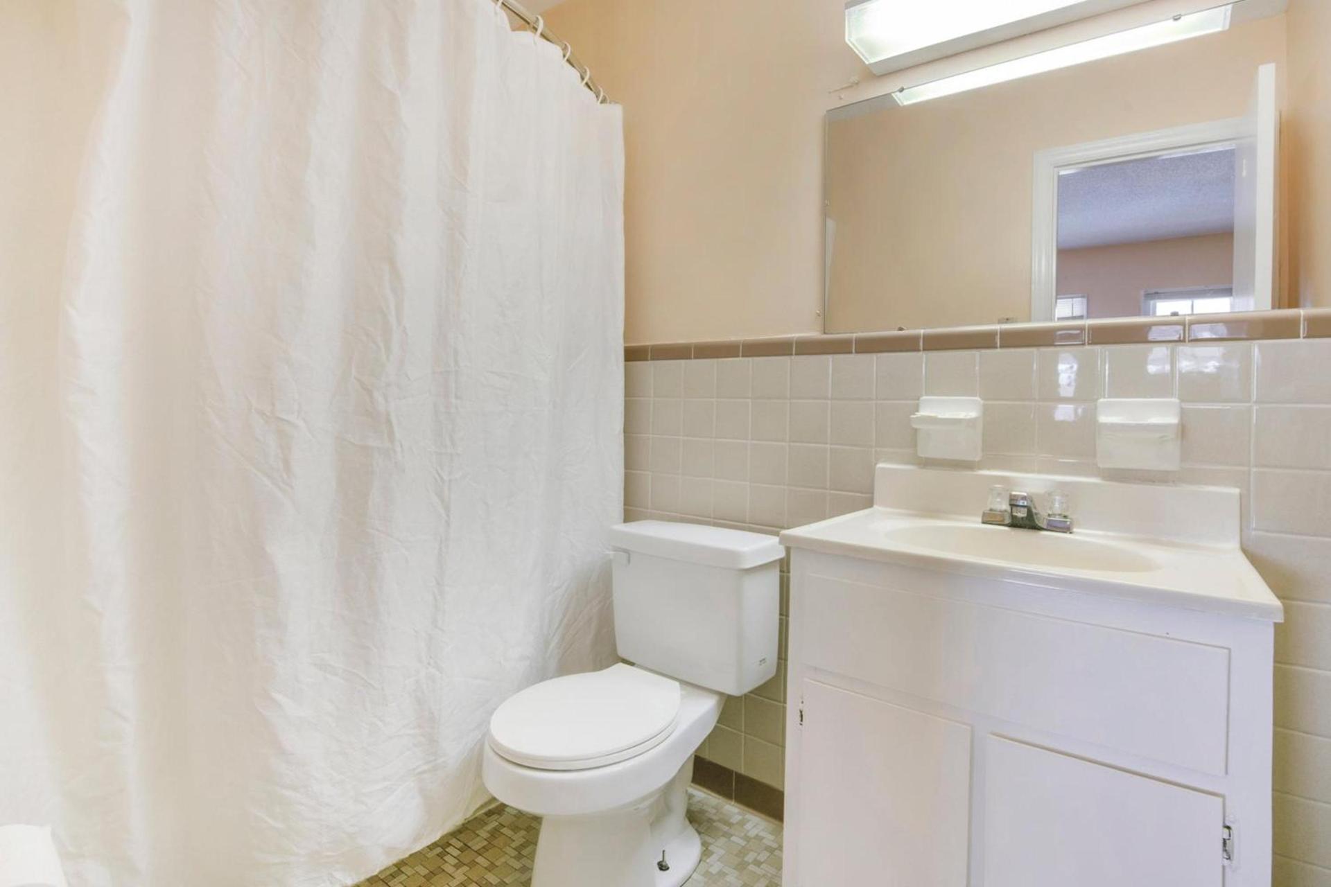 OYO Hotel Durham West Hills photo 31