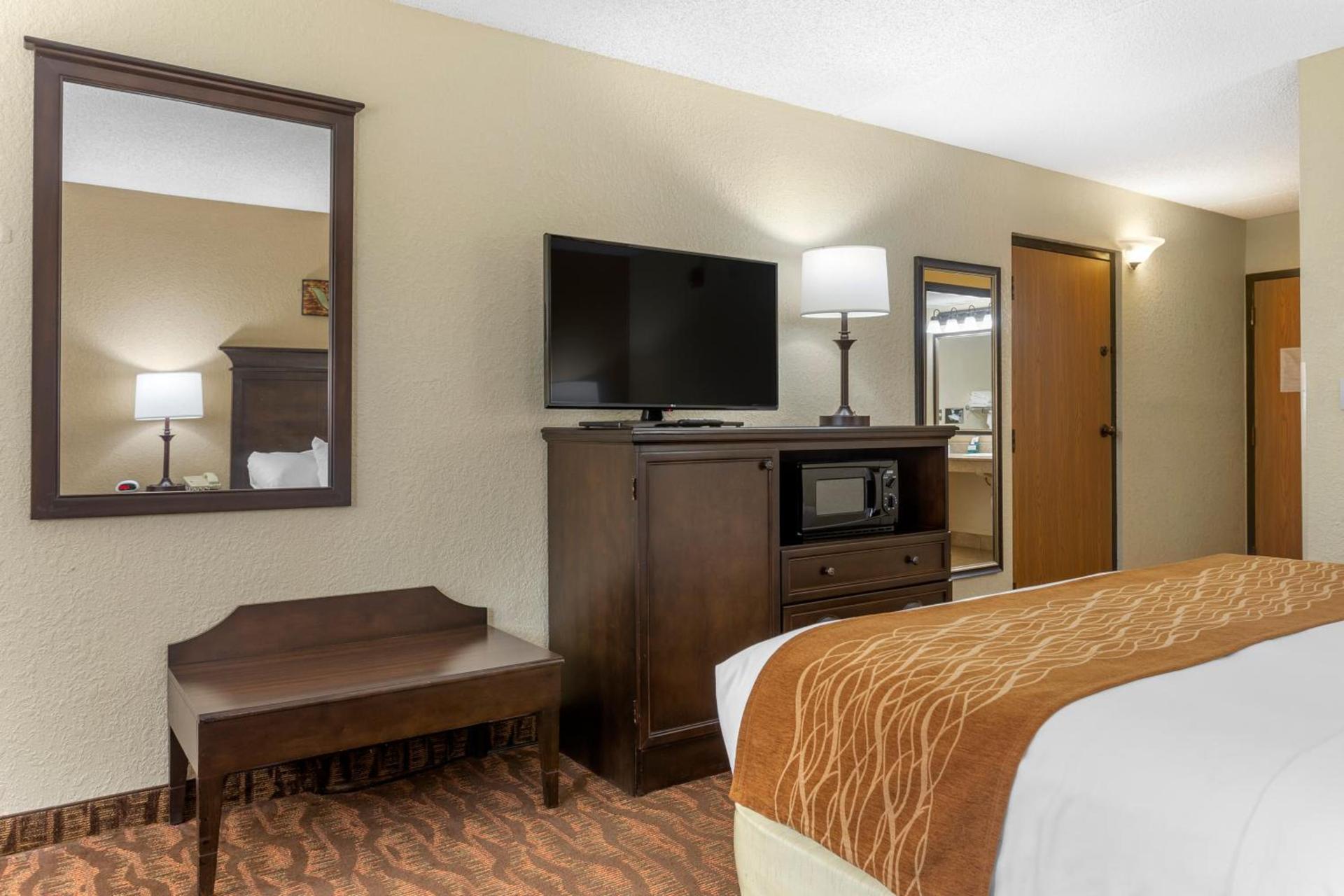 Comfort Inn at Thousand Hills photo 33