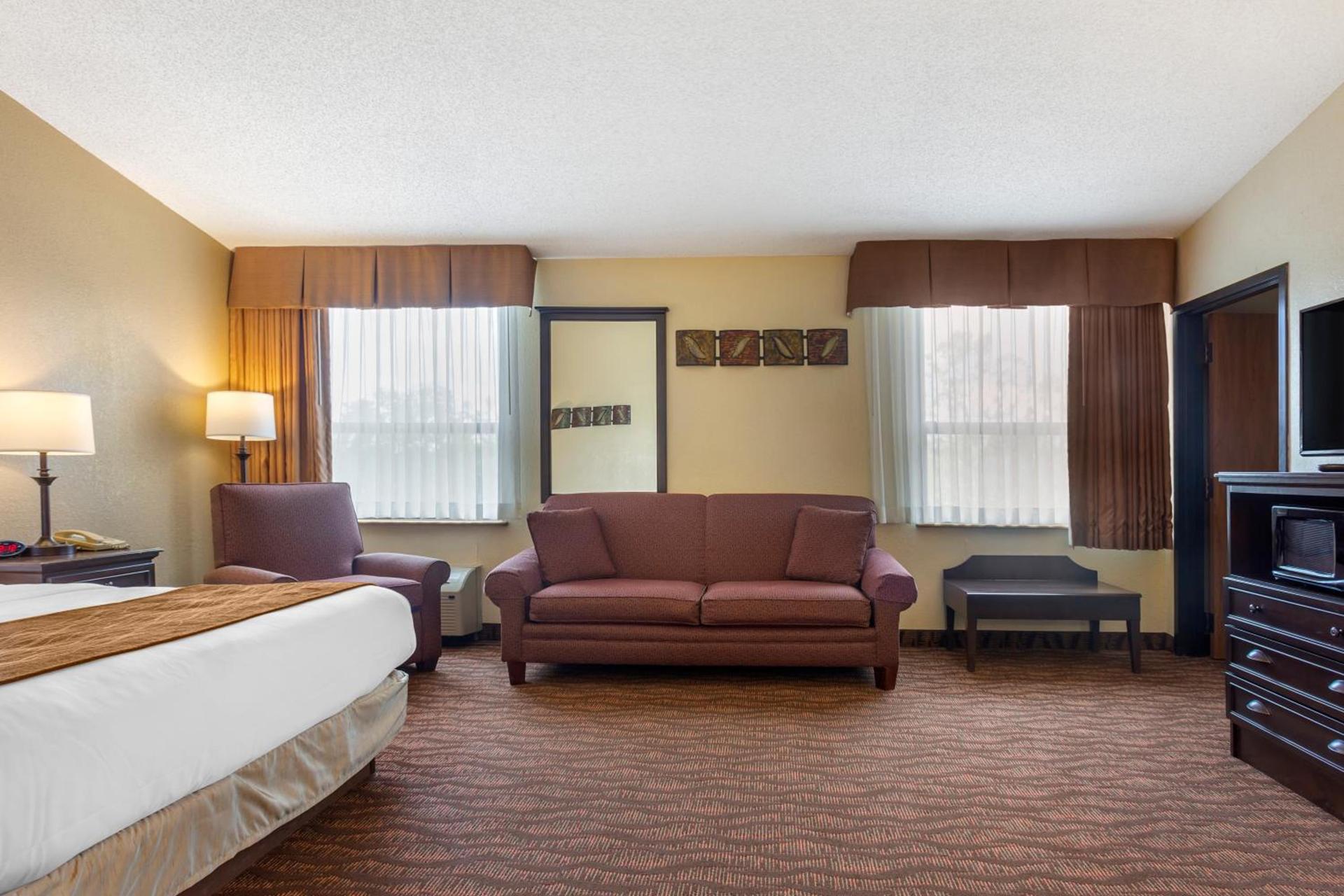 Comfort Inn at Thousand Hills photo 32