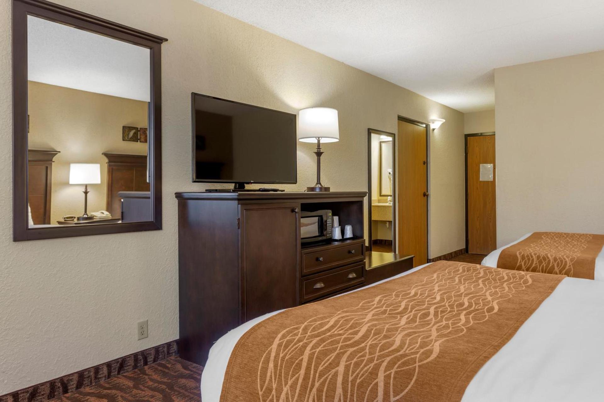 Comfort Inn at Thousand Hills photo 25