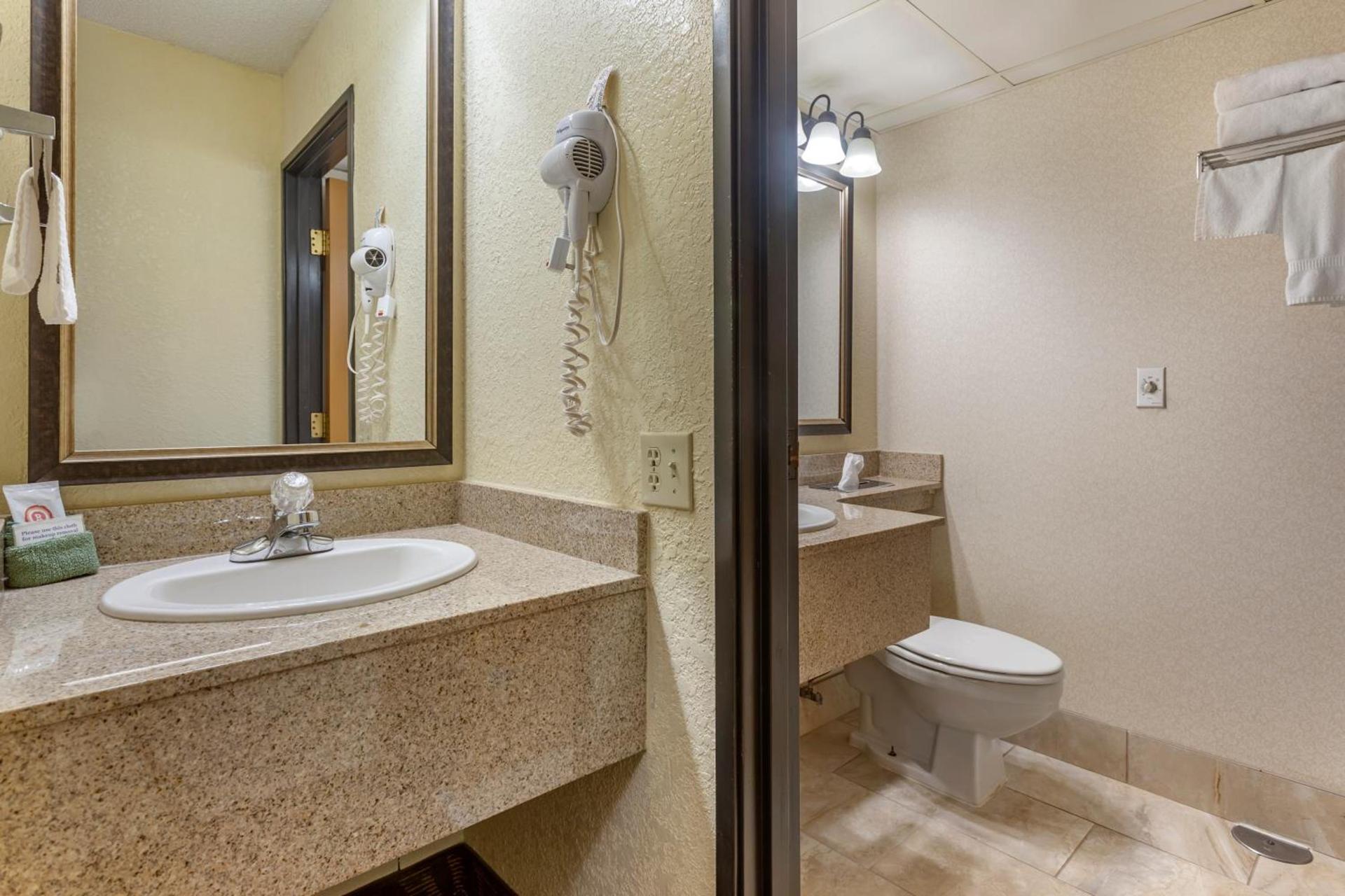 Comfort Inn at Thousand Hills photo 5