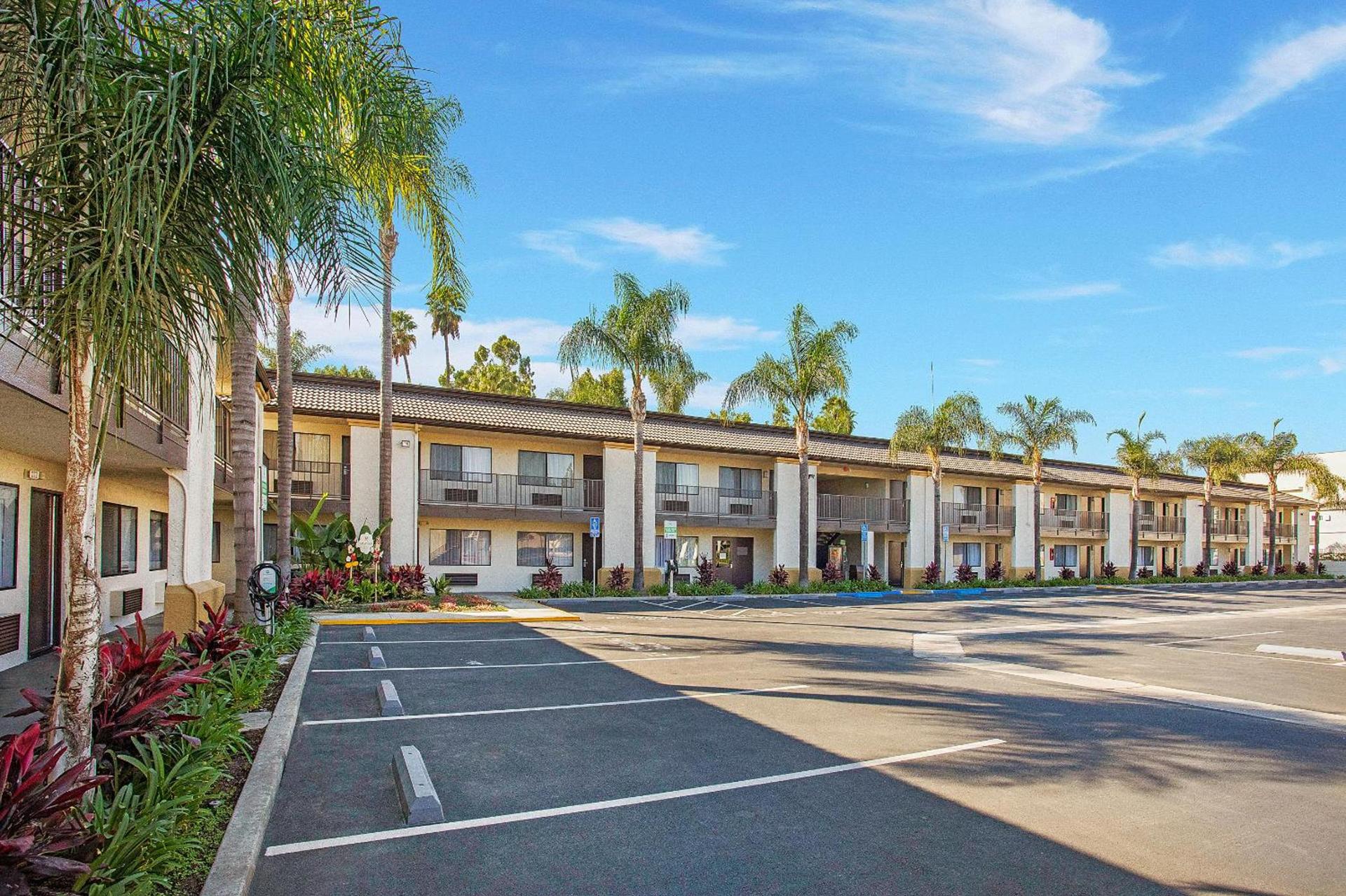Stanford Inn & Suites Anaheim photo 18