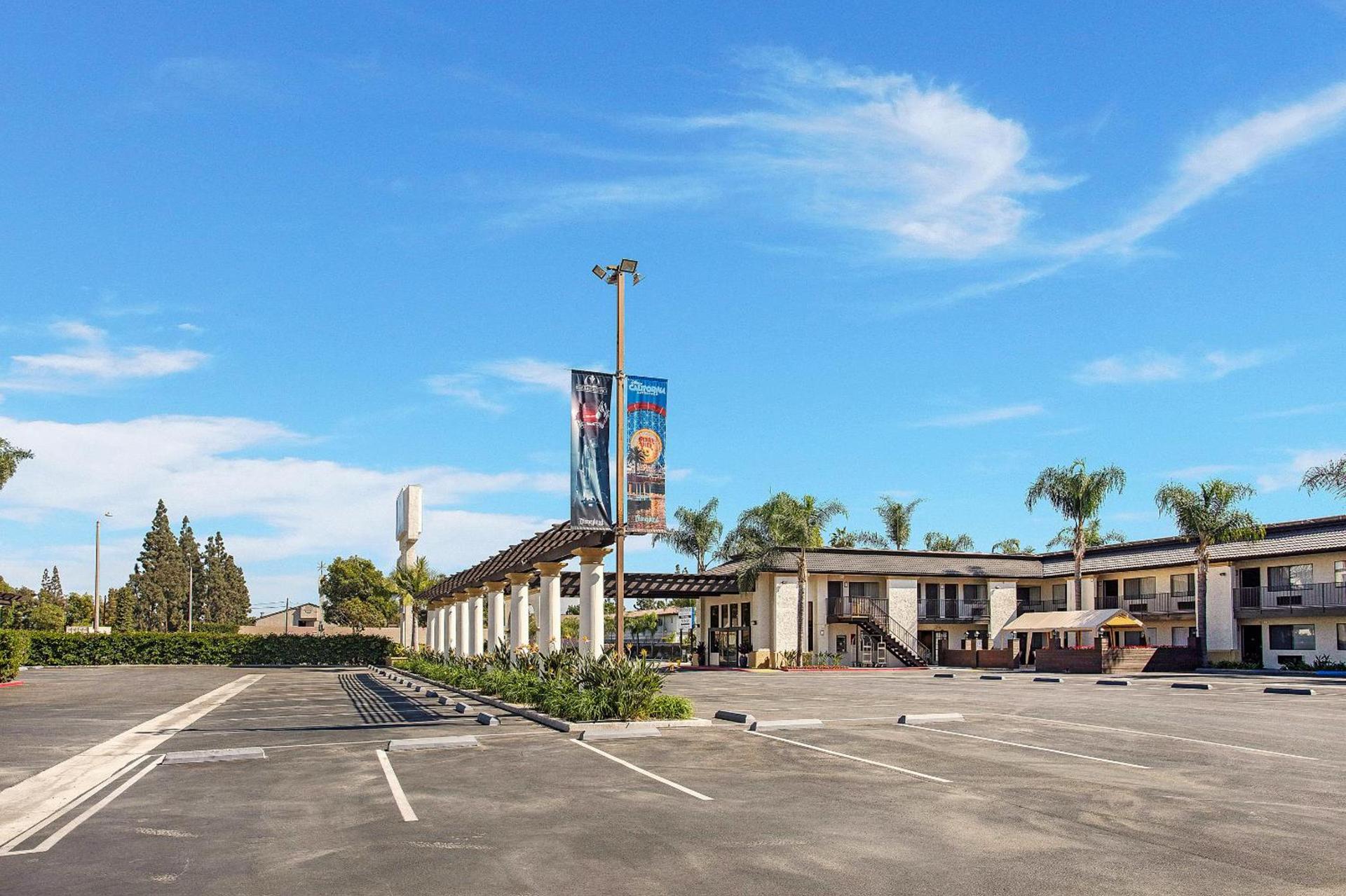 Stanford Inn & Suites Anaheim photo 21