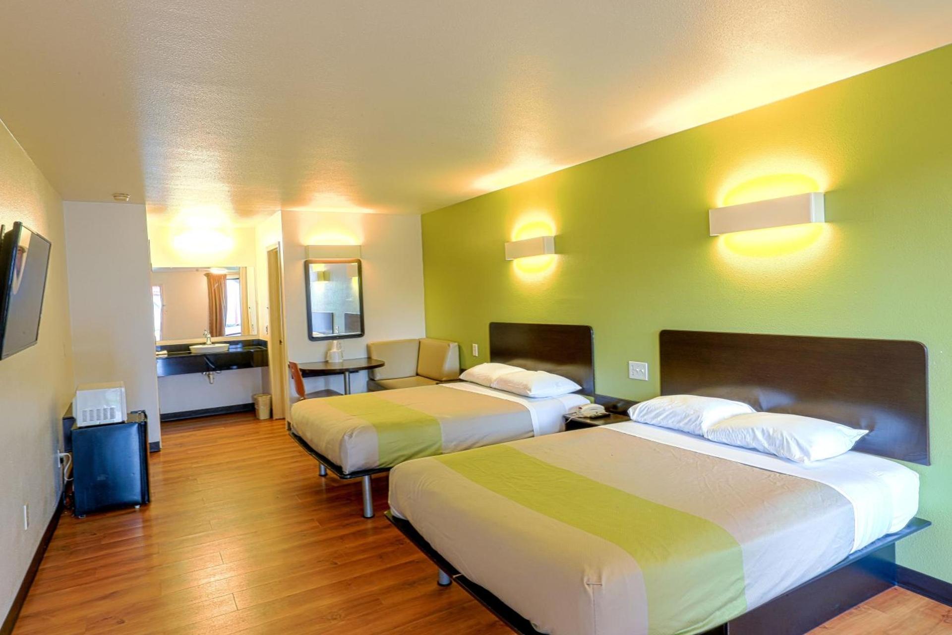 Motel 6-Longview, TX - North photo 39