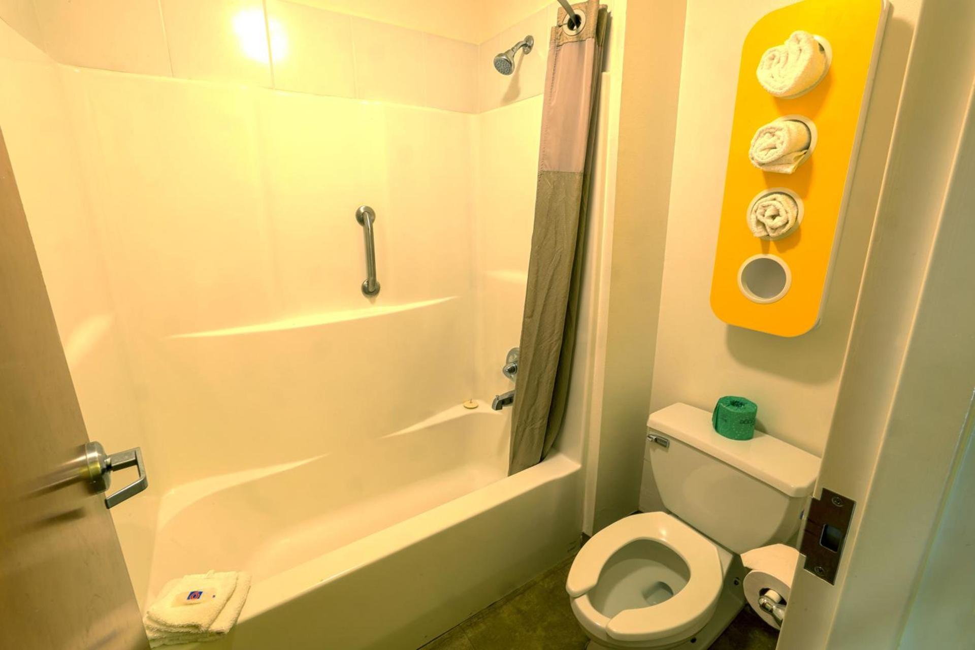 Motel 6-Longview, TX - North photo 16