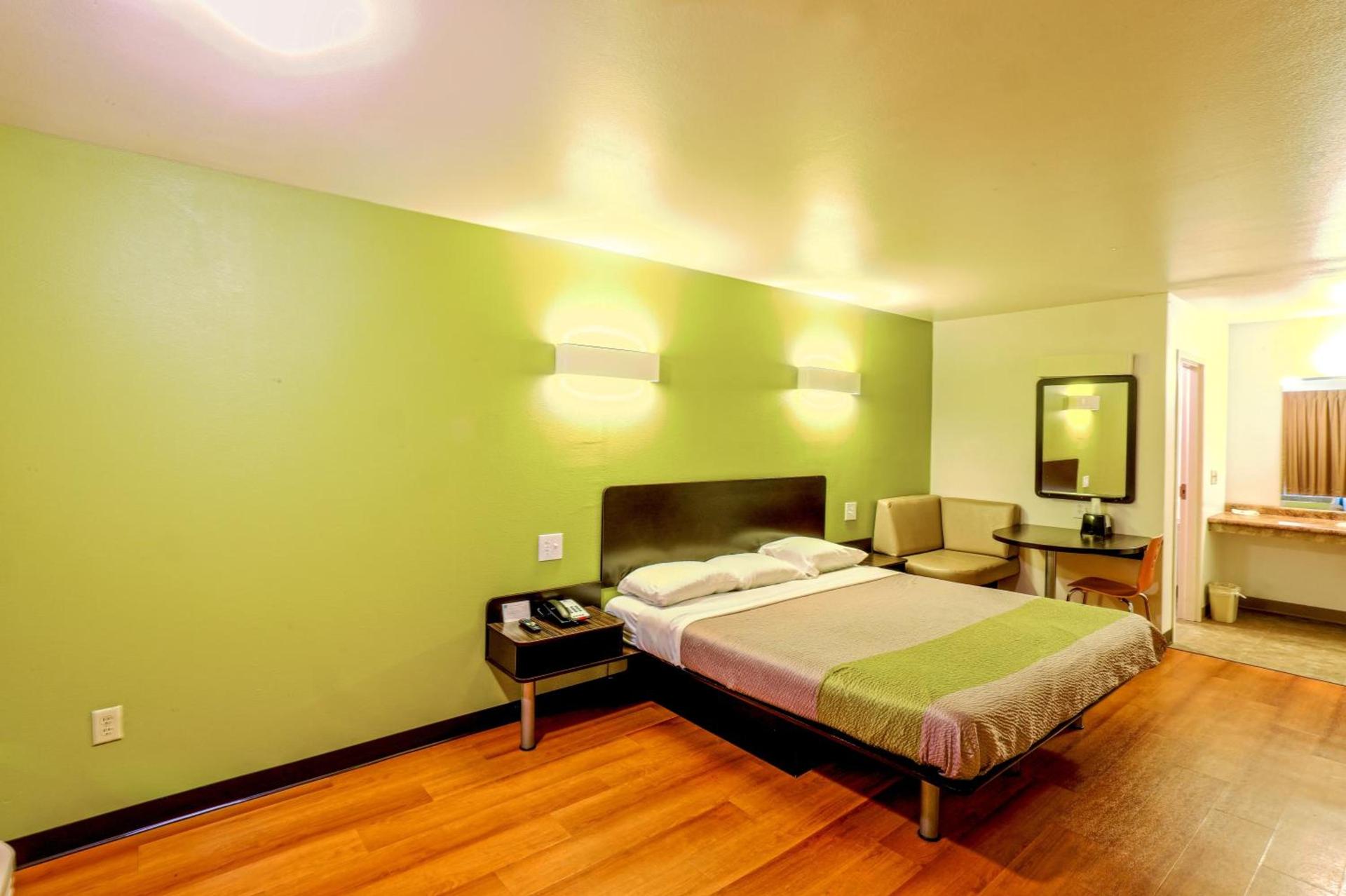 Motel 6-Longview, TX - North photo 42
