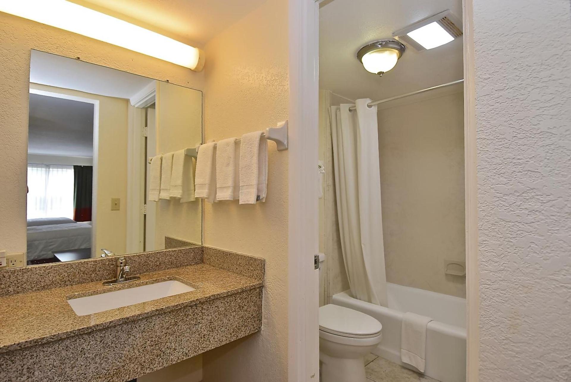 SureStay Hotel by Best Western Sarasota Lido Beach photo 39