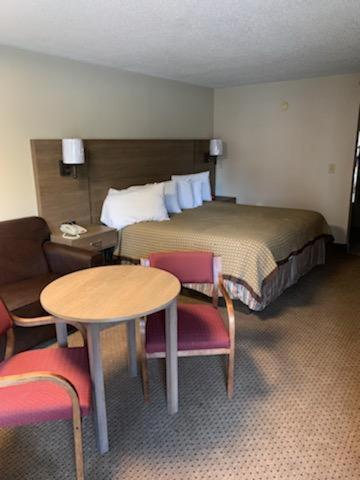 Riverside Motor Lodge - Pigeon Forge photo 11