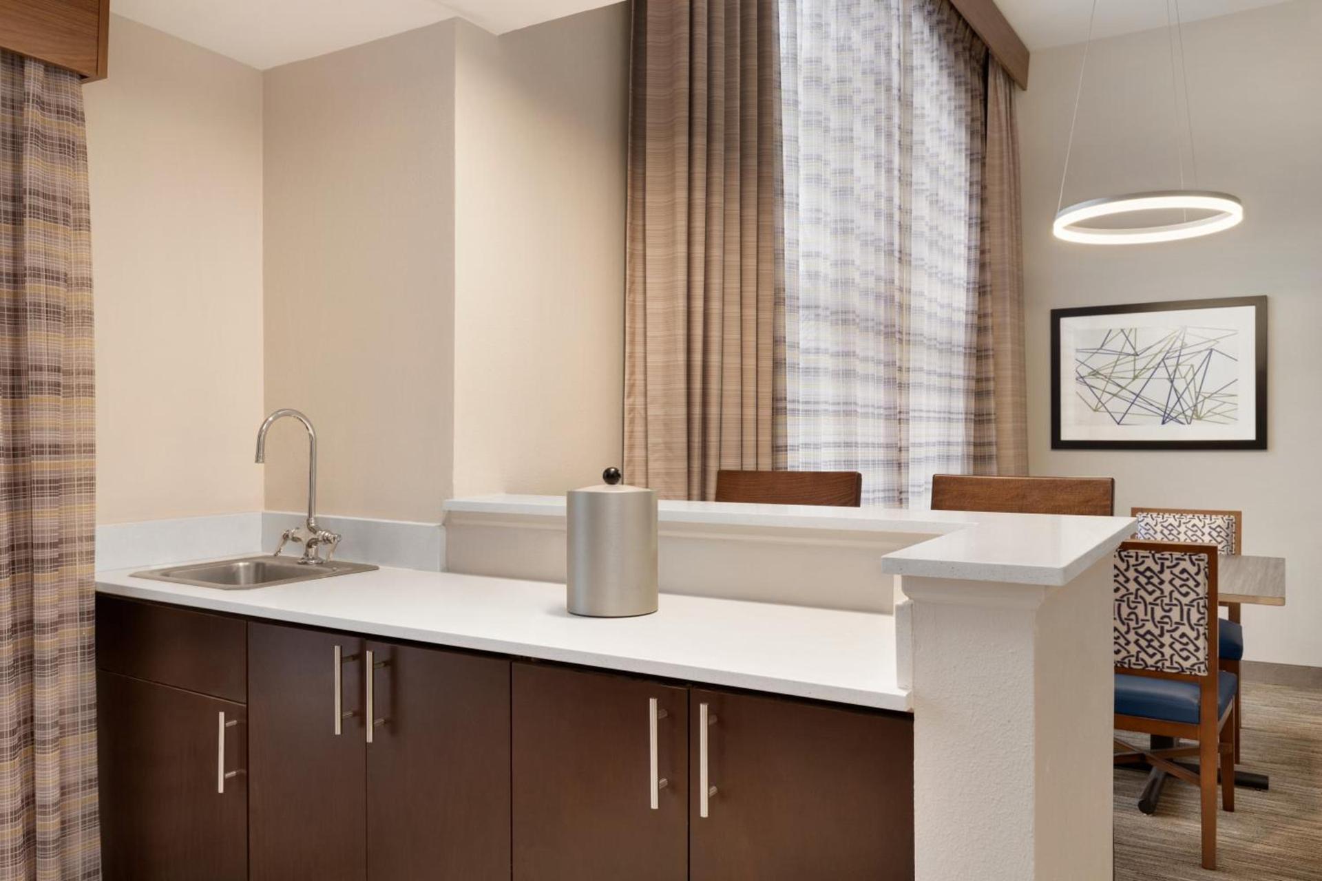 Holiday Inn Express & Suites Auburn - University Area by IHG photo 4