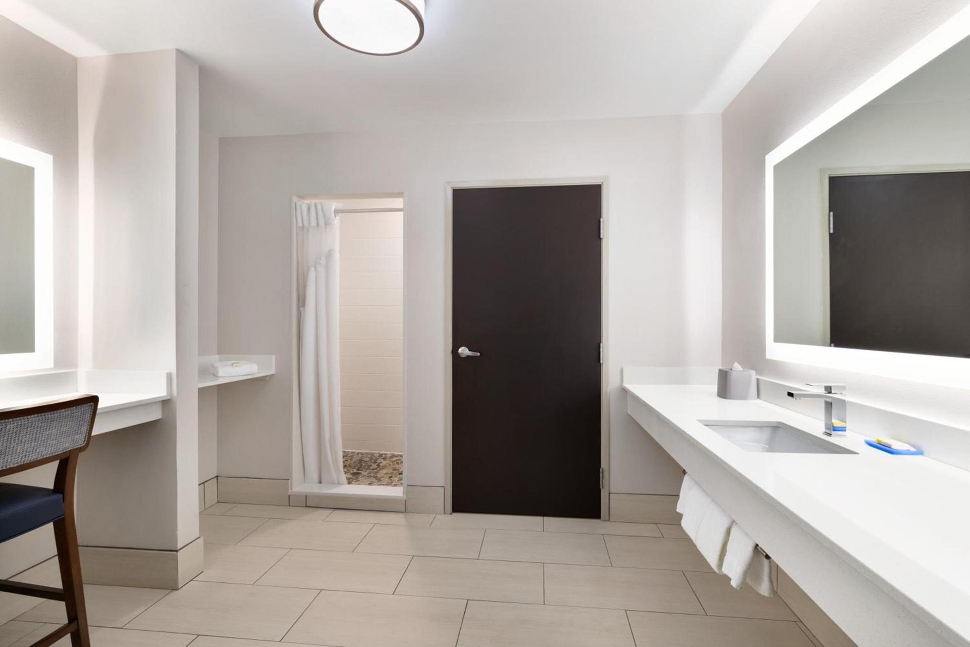 Holiday Inn Express & Suites Auburn - University Area by IHG photo 37