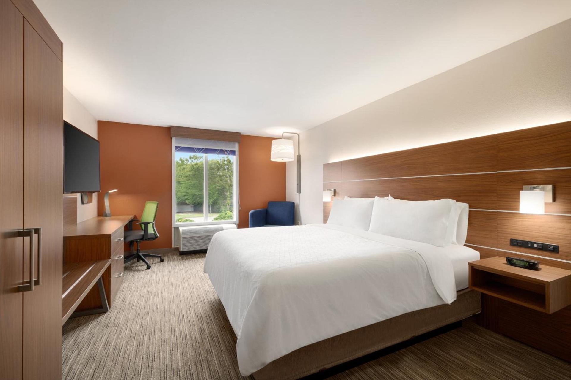 Holiday Inn Express & Suites Auburn - University Area by IHG photo 11