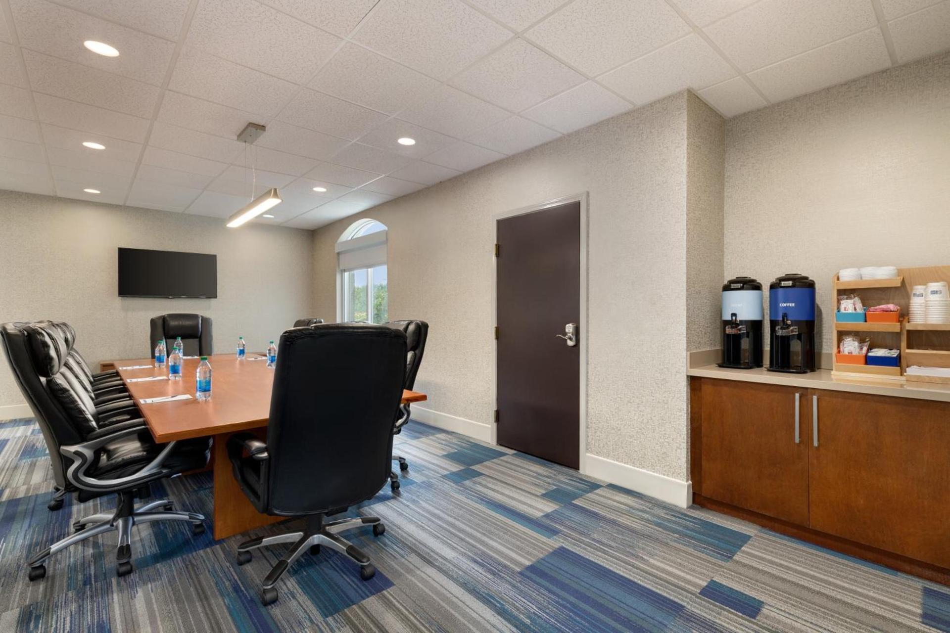 Holiday Inn Express & Suites Auburn - University Area by IHG photo 17