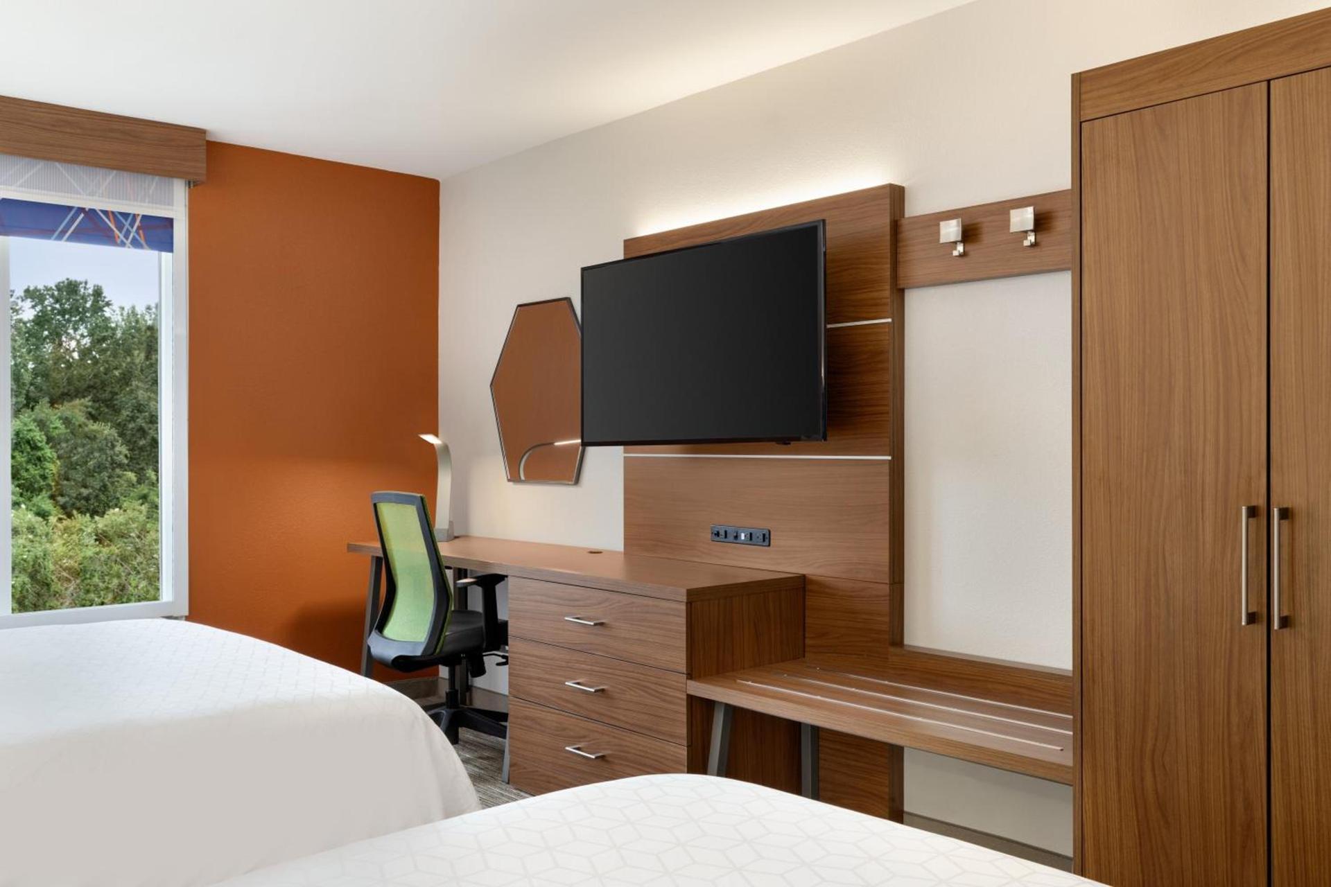 Holiday Inn Express & Suites Auburn - University Area by IHG photo 32