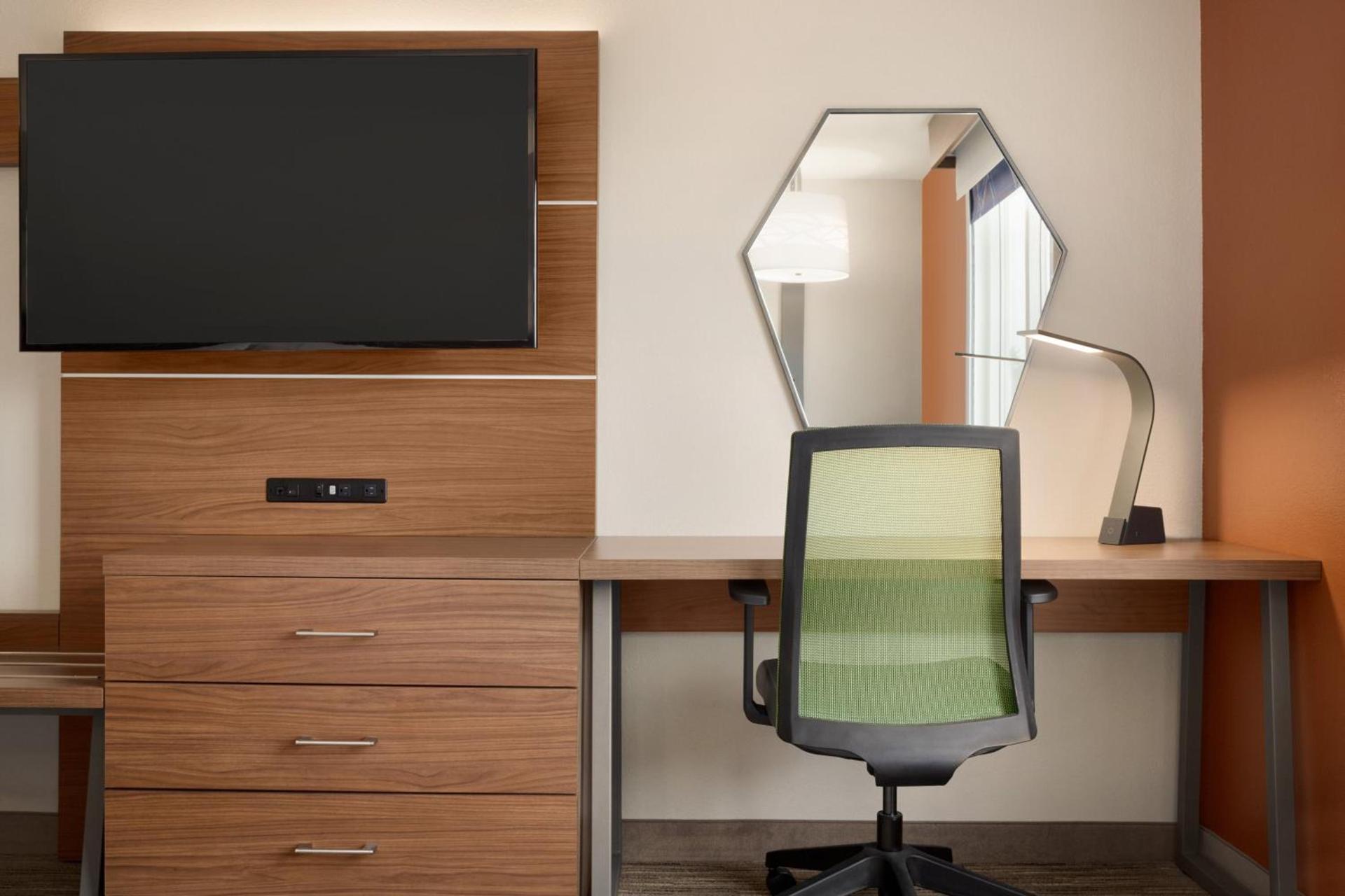 Holiday Inn Express & Suites Auburn - University Area by IHG photo 39
